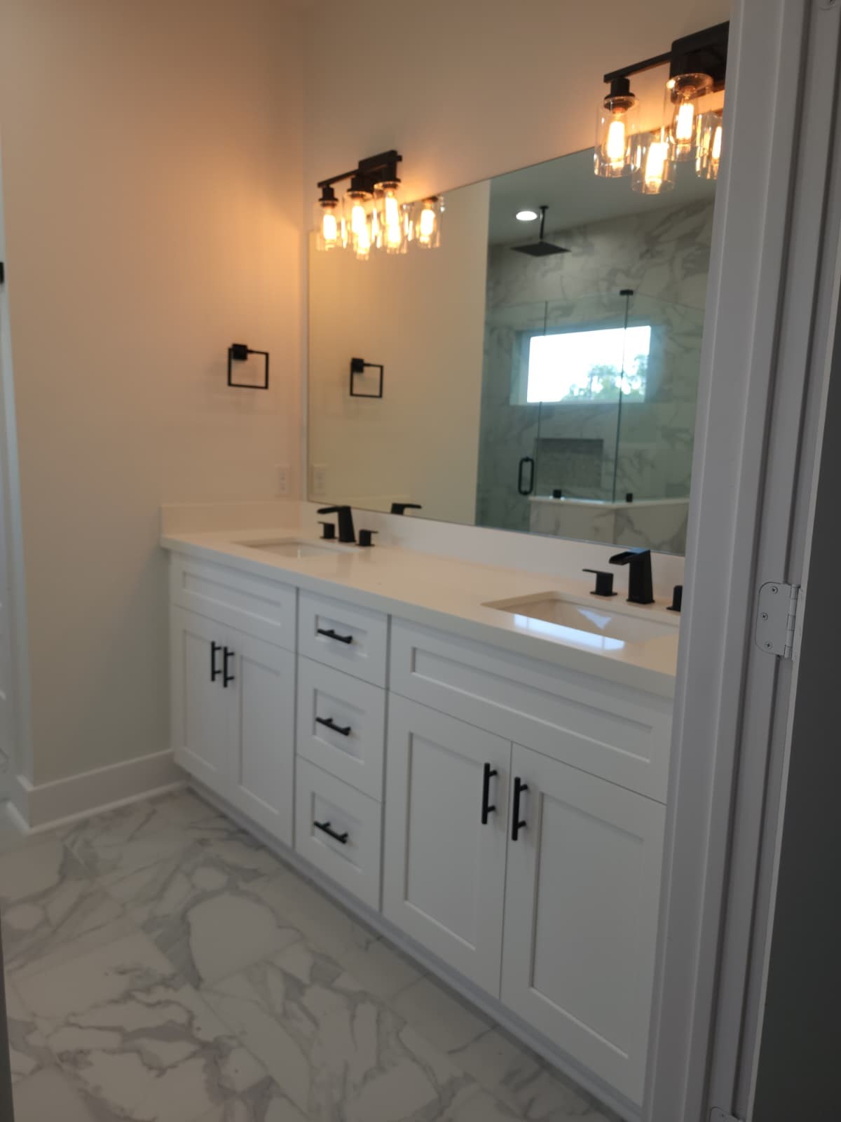 WIDE SPACE AT DOUBLE SINK