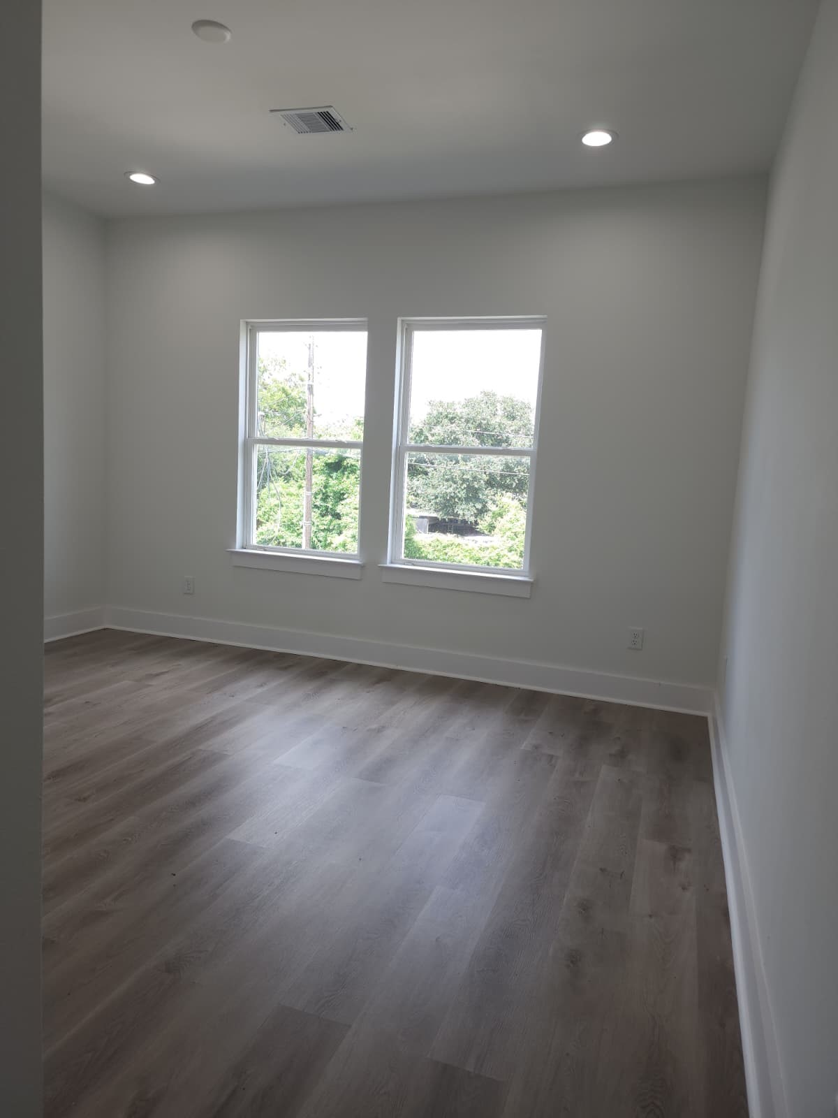 SECUNDARY BEDROOM #2 FACES THE STREET AND HAS A BUNCH OF NATURAL LIGHT