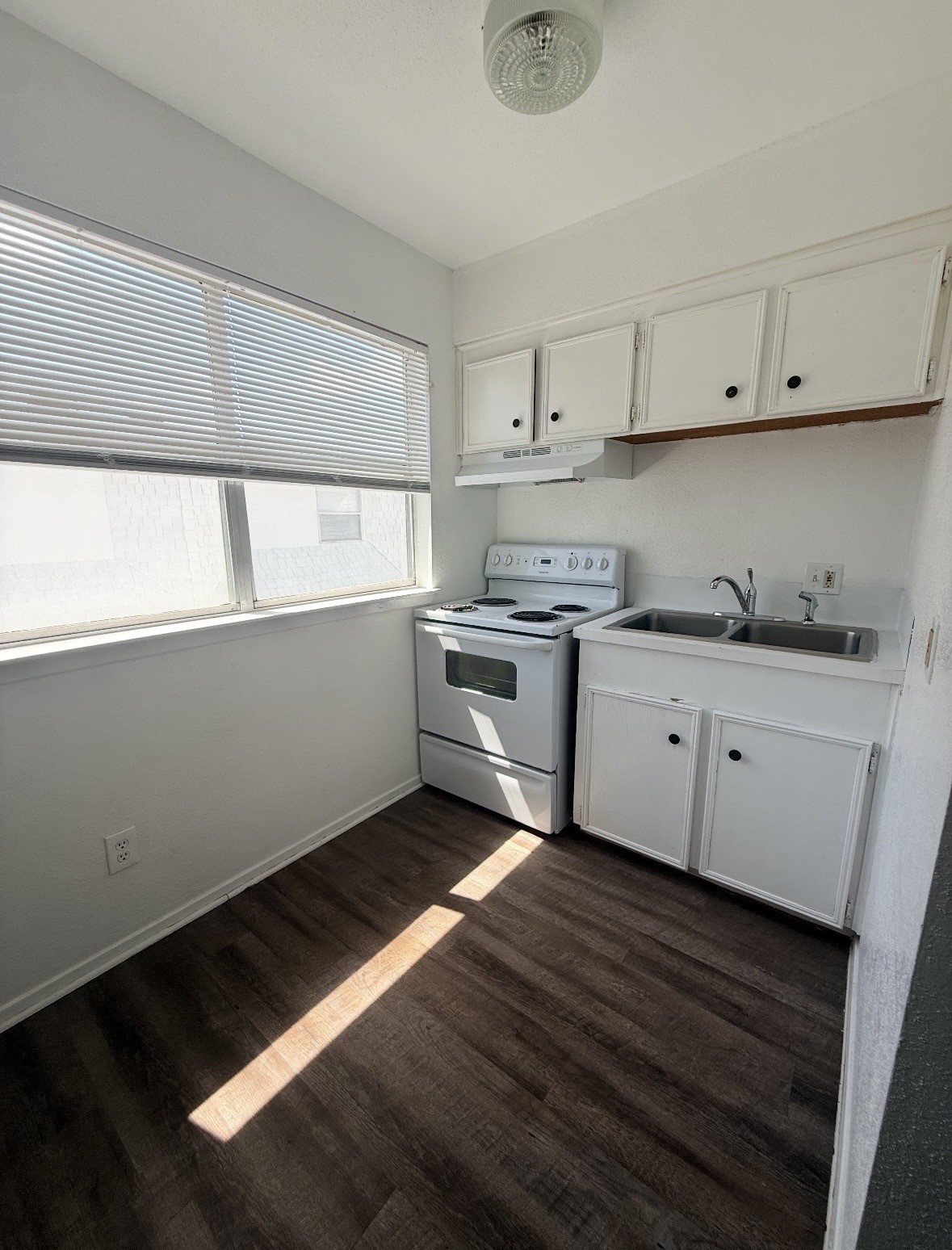928 Postoffice, #16, Galveston, TX 77550