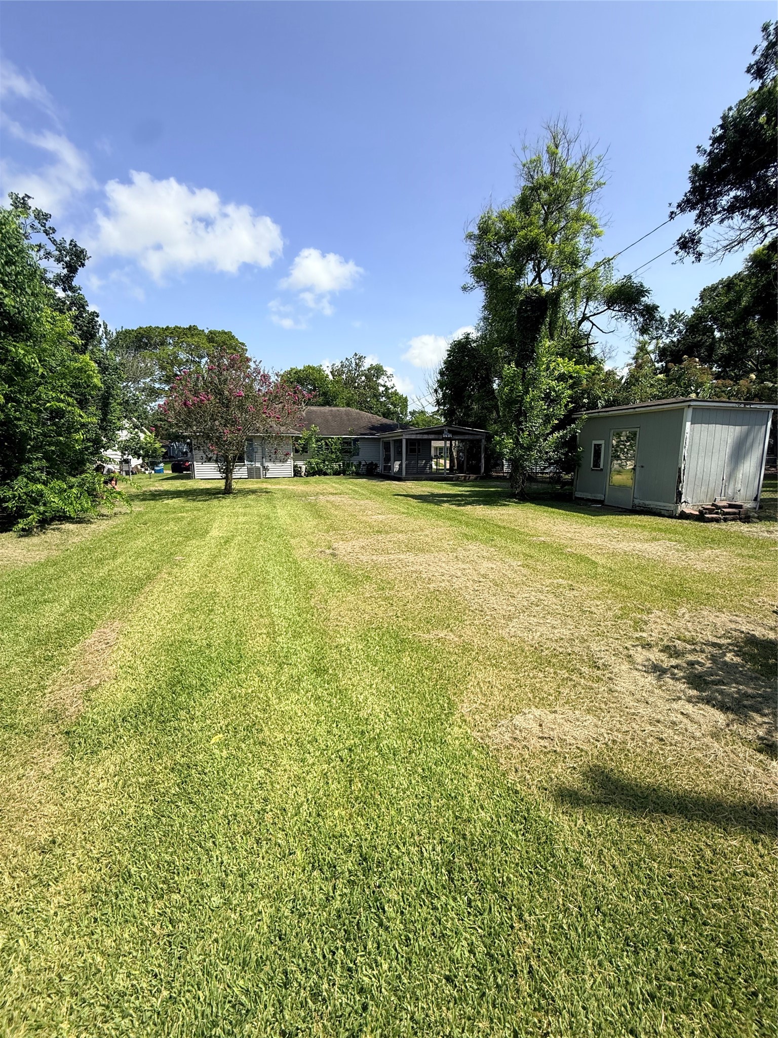 305 Wisteria Street, Lake Jackson, TX 77566