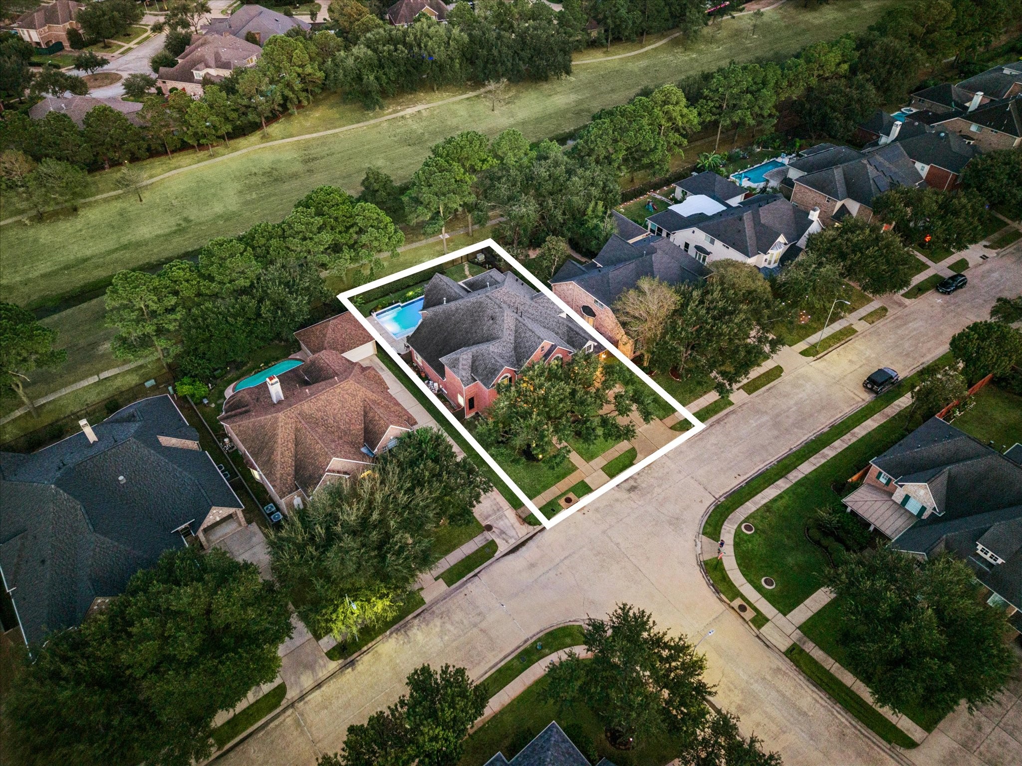 Easy access to walking trails directly from the backyard.