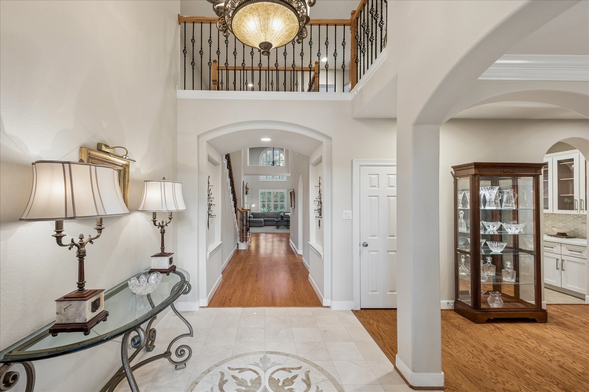 Step inside to soaring ceilings and gracefully curved archways that guide you through a light filled interior, creating an inviting sense of openness from the moment you arrive.