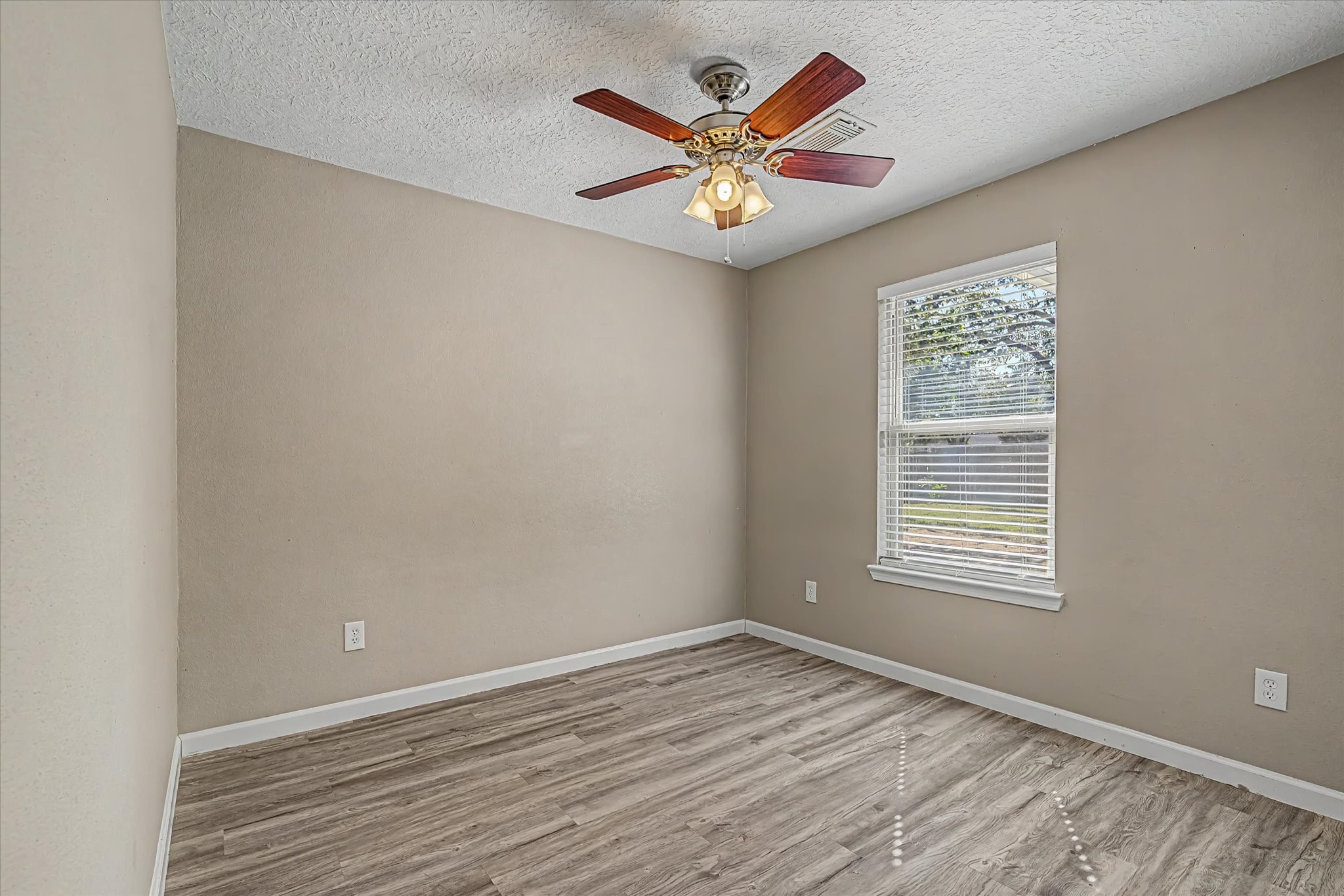 3084 County Road 855b Road, Alvin, TX 77511