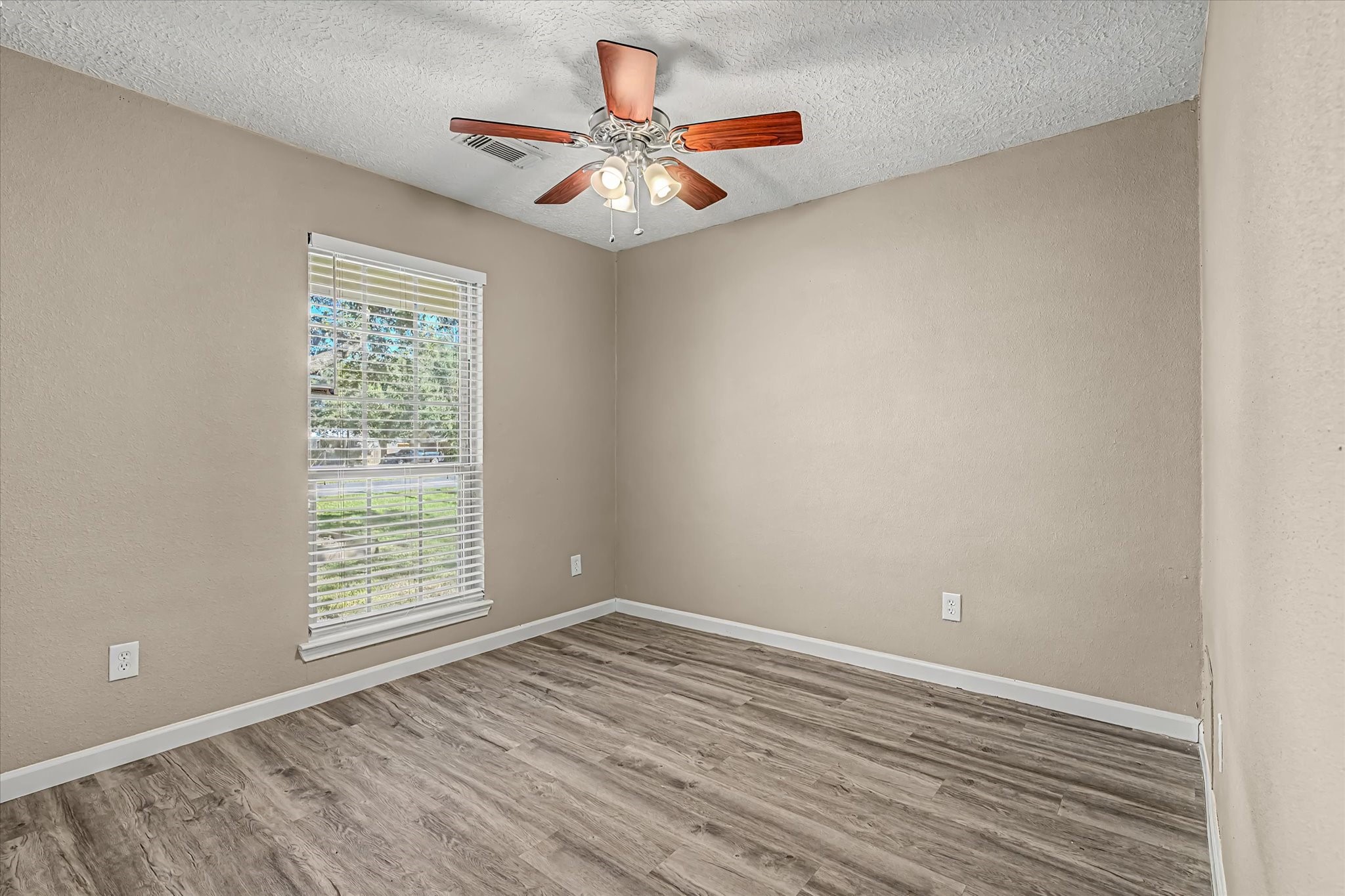3084 County Road 855b Road, Alvin, TX 77511