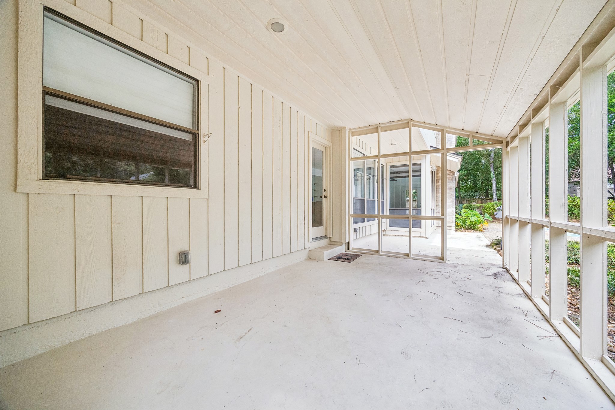 2310 Mill Lake Drive, Kingwood, TX 77339