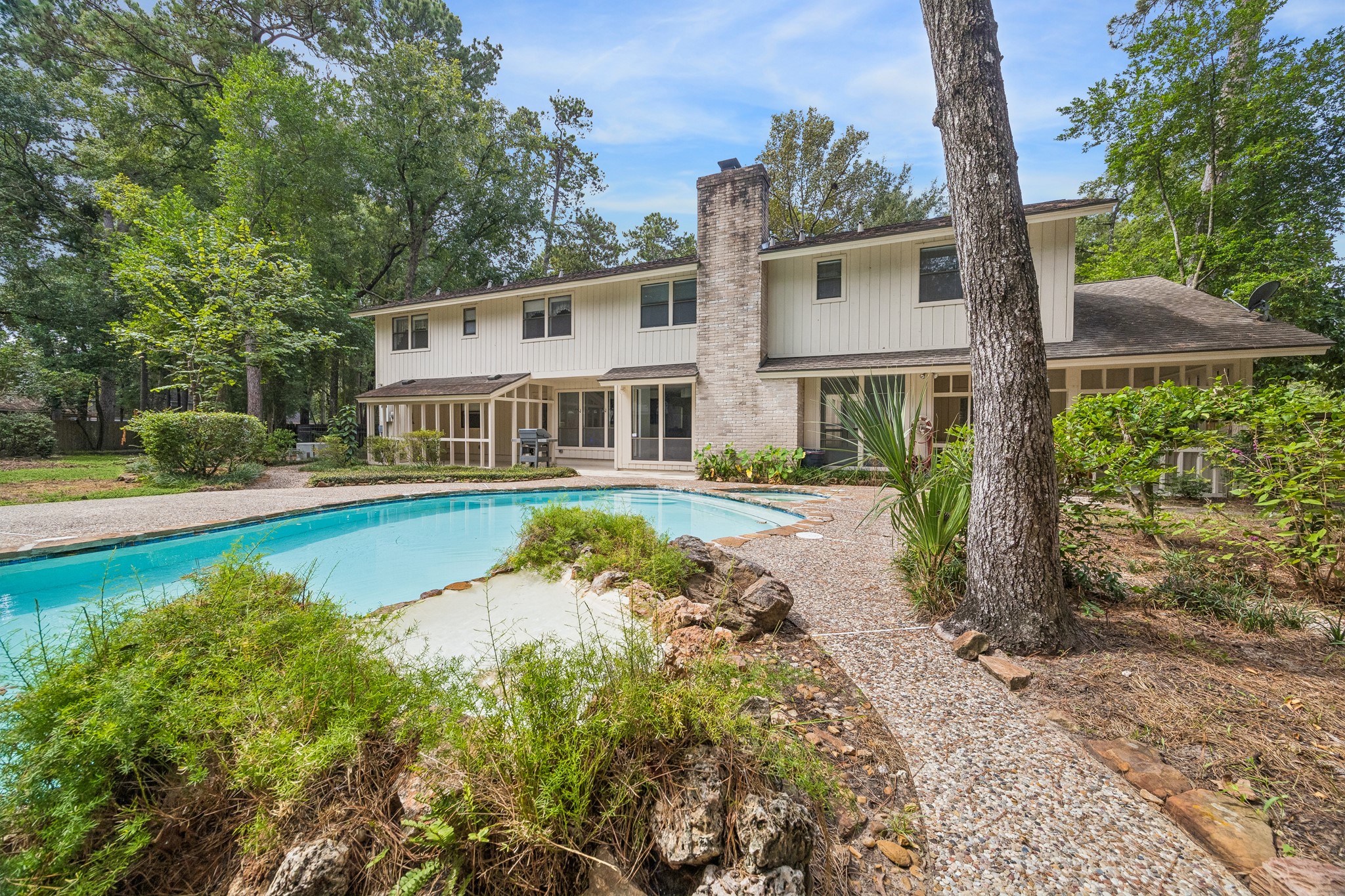 2310 Mill Lake Drive, Kingwood, TX 77339