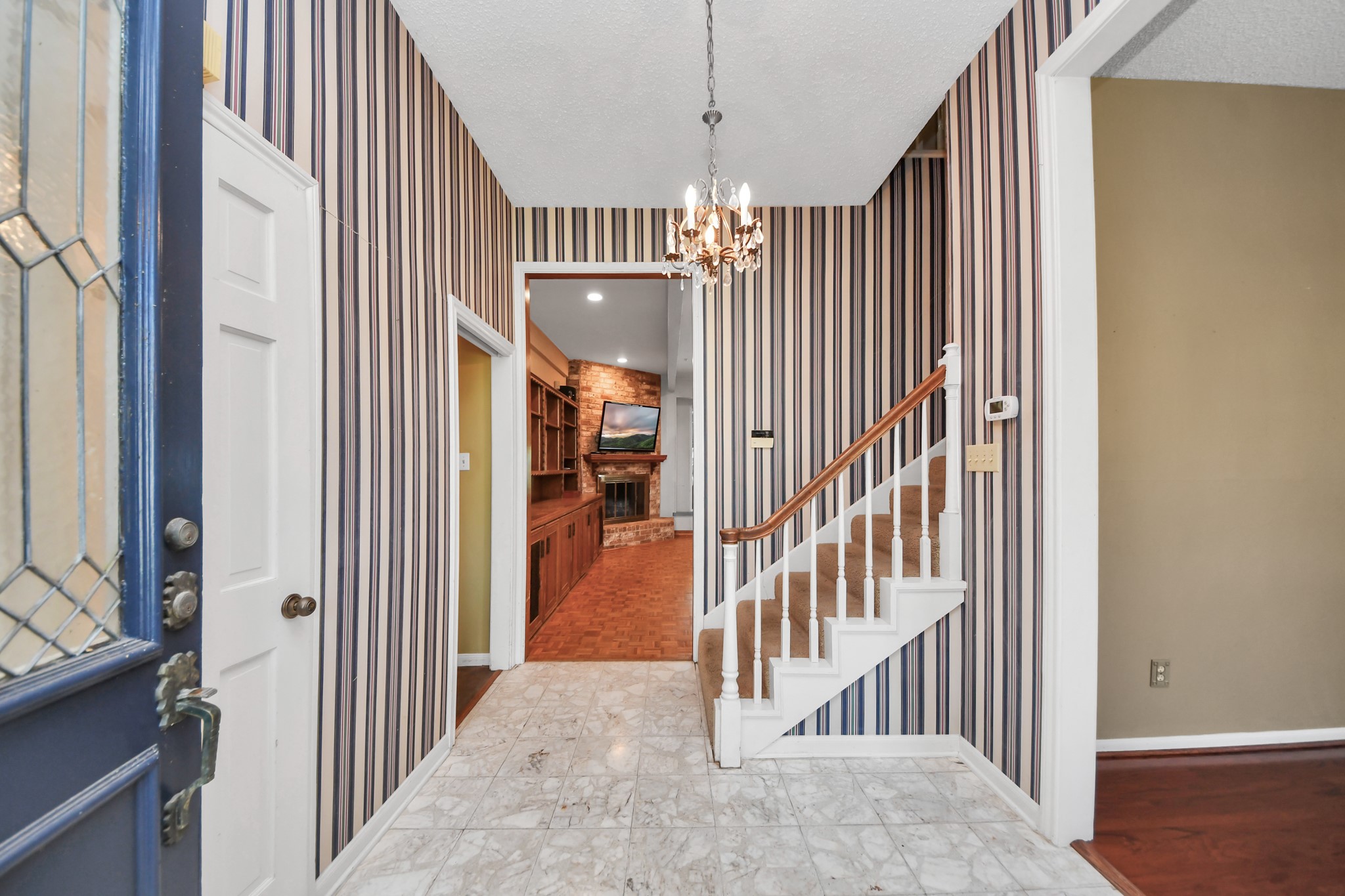 A welcoming entry with 10' ceilings sets the tone for a home with great bones, generous proportions and plenty of potential. A welcoming entry with 10' ceilings sets the tone for a home with great bones, generous proportions and plenty of potential.