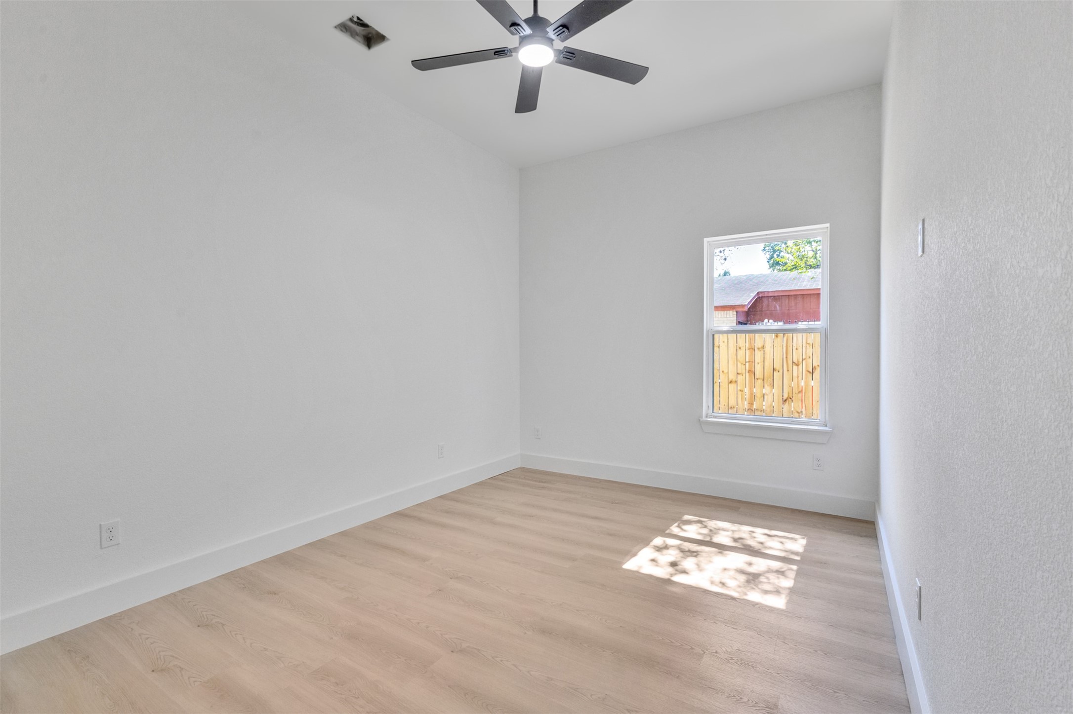 5606 HOLLOW PINES, Houston, TX 77049