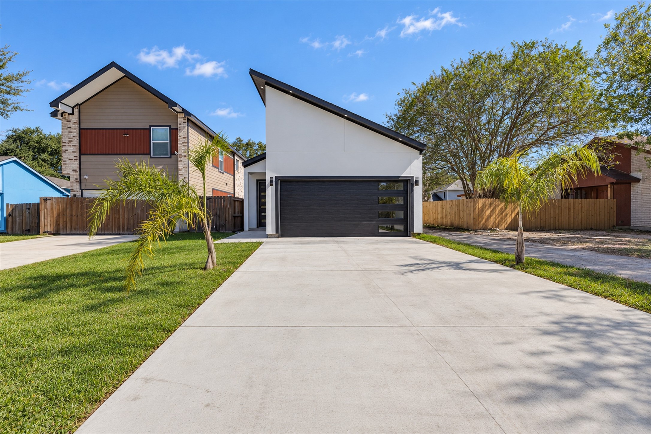 5606 HOLLOW PINES, Houston, TX 77049