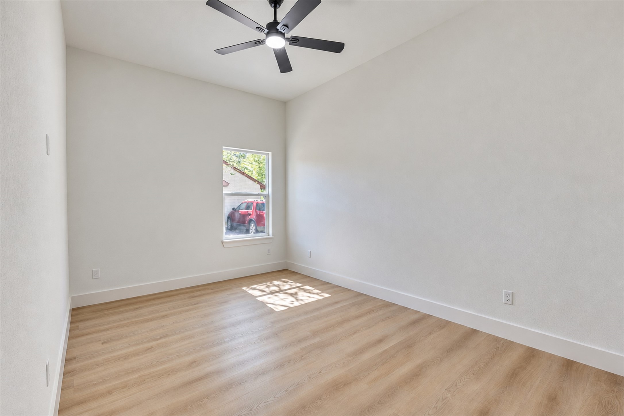 5606 HOLLOW PINES, Houston, TX 77049