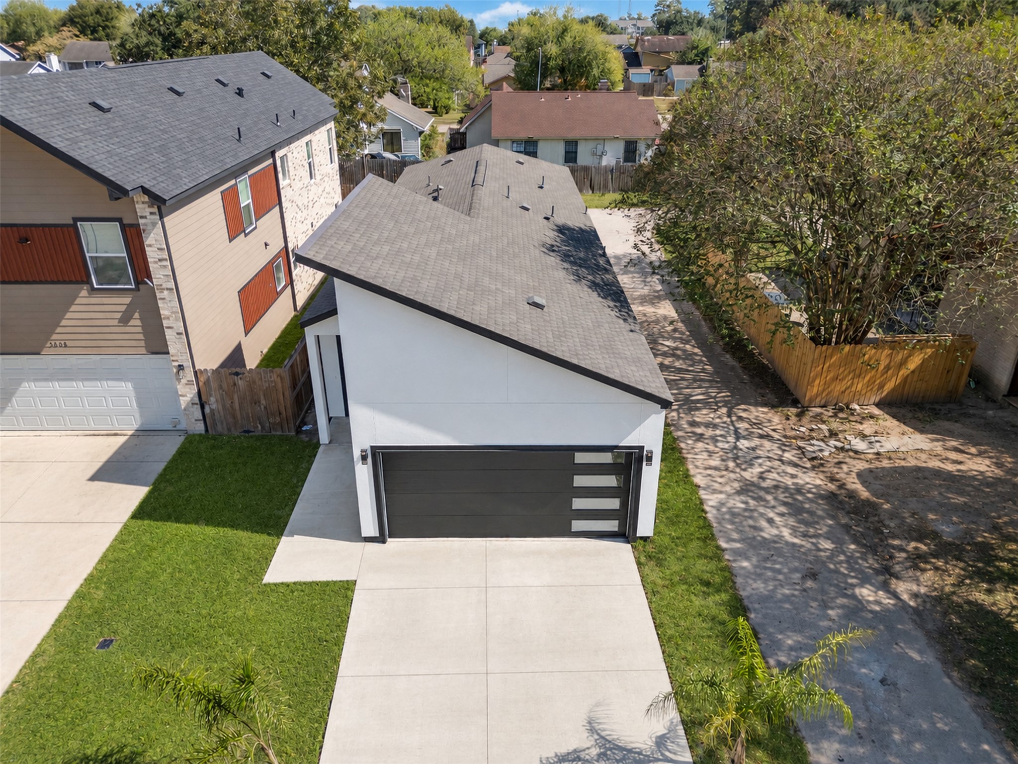 5606 HOLLOW PINES, Houston, TX 77049