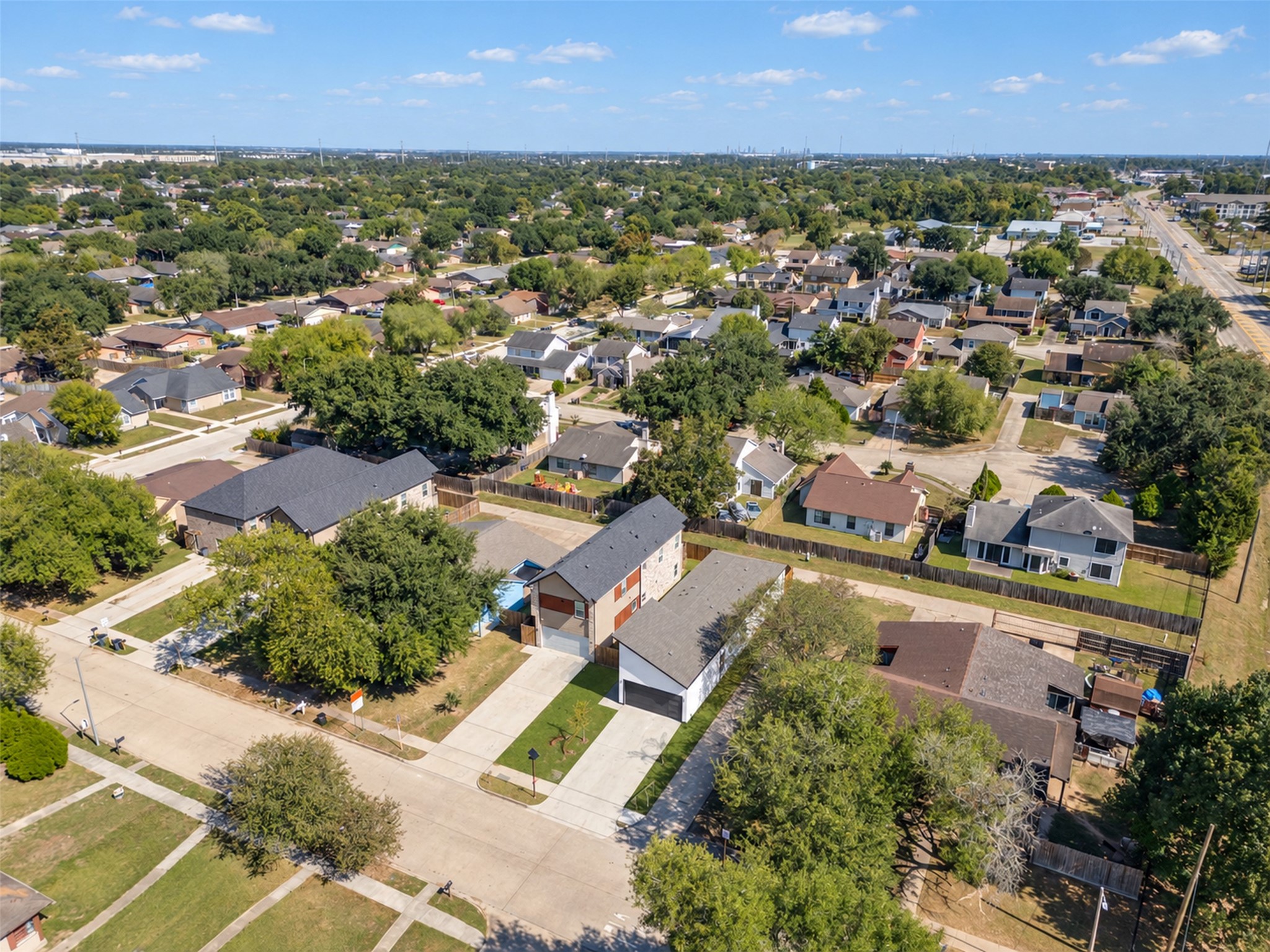 5606 HOLLOW PINES, Houston, TX 77049