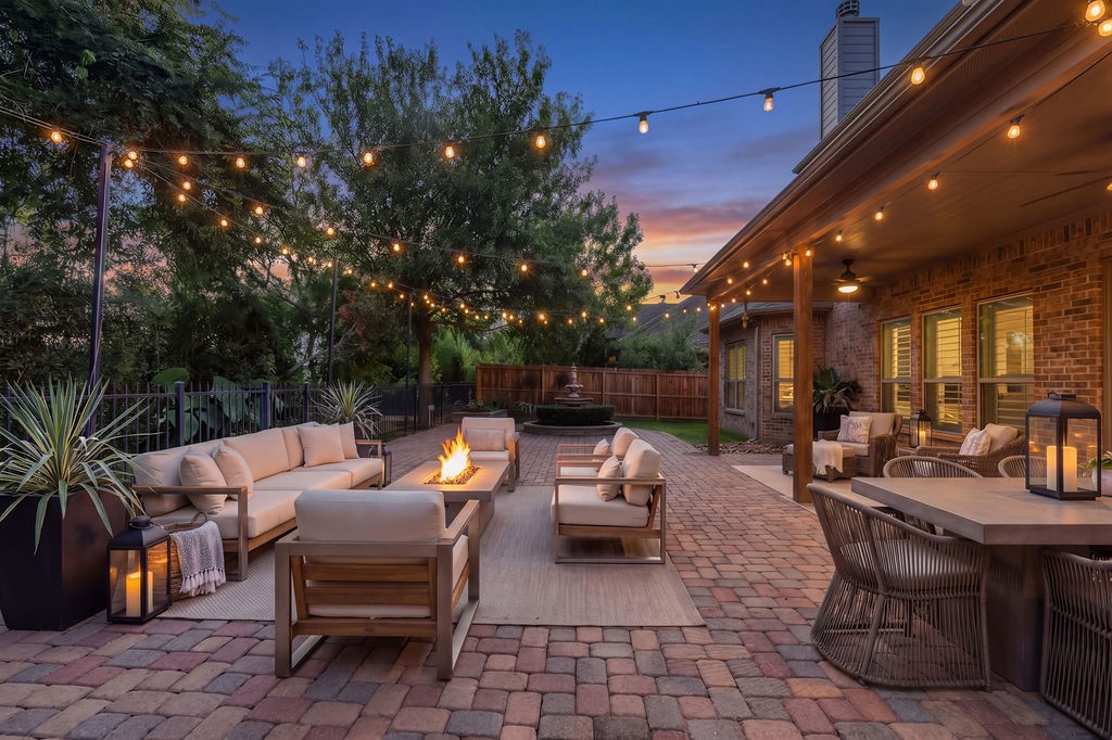 Virtual staging of backyard patio. Virtual staging of backyard patio.