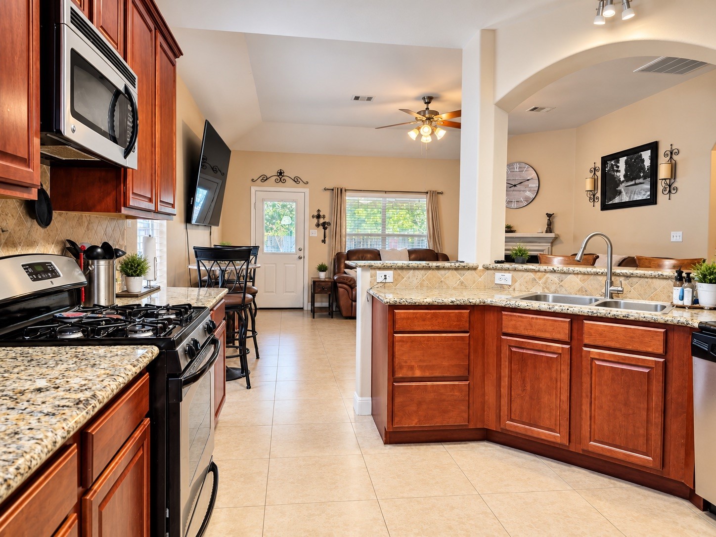 KITCHEN