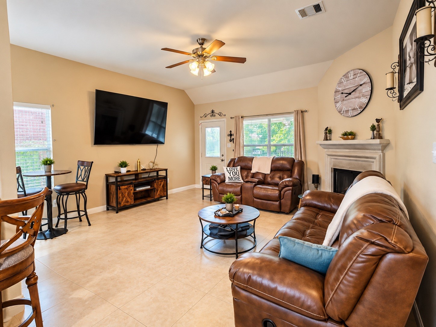 LIVINGROOM