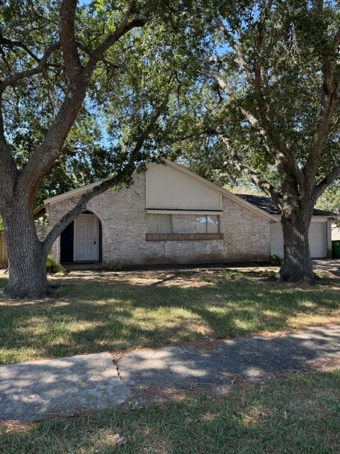 728 Milton Street, Angleton, TX 77515
