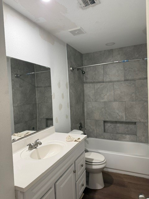 728 Milton Street, Angleton, TX 77515