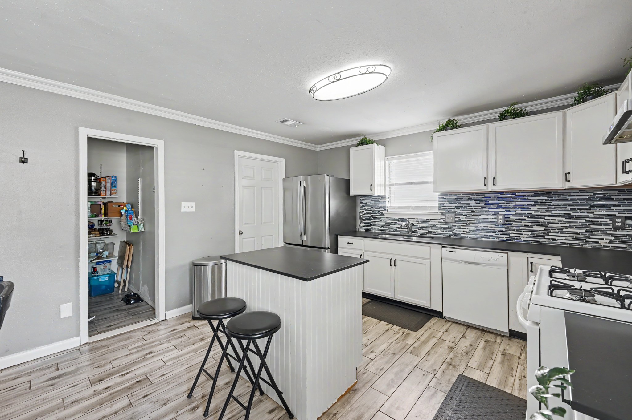 1115 Thomas Drive, Humble, TX 77338