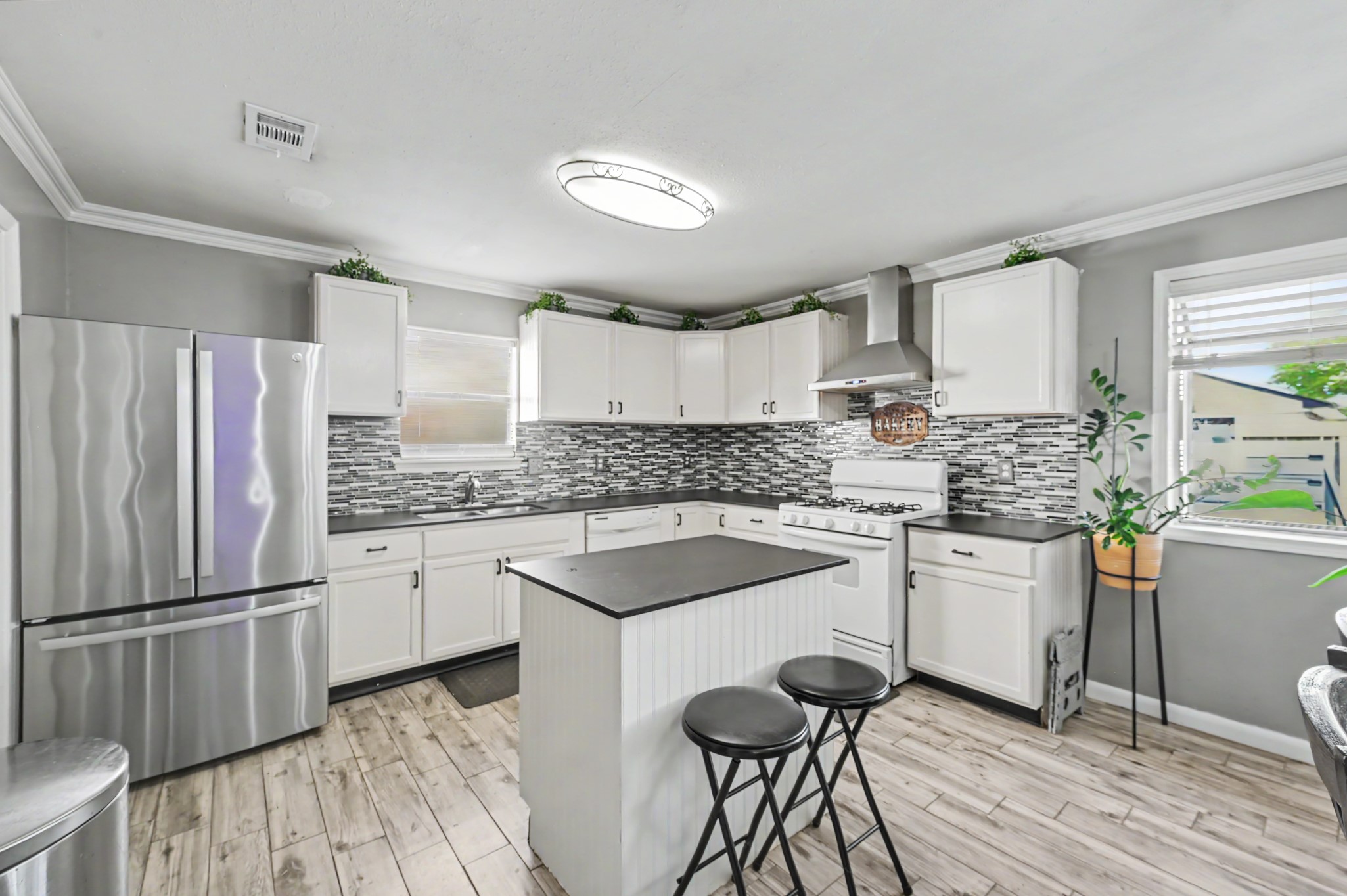 1115 Thomas Drive, Humble, TX 77338