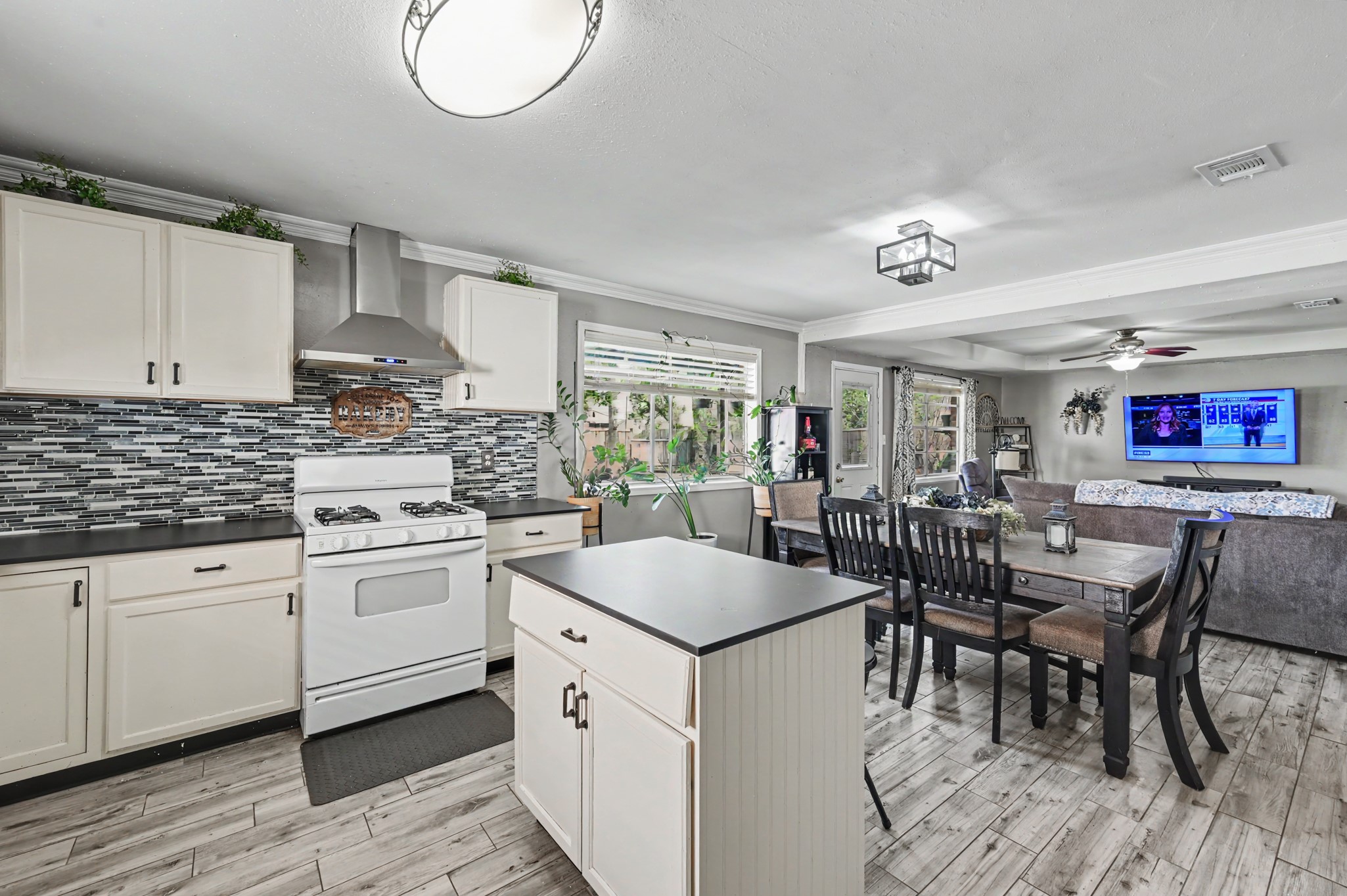 1115 Thomas Drive, Humble, TX 77338