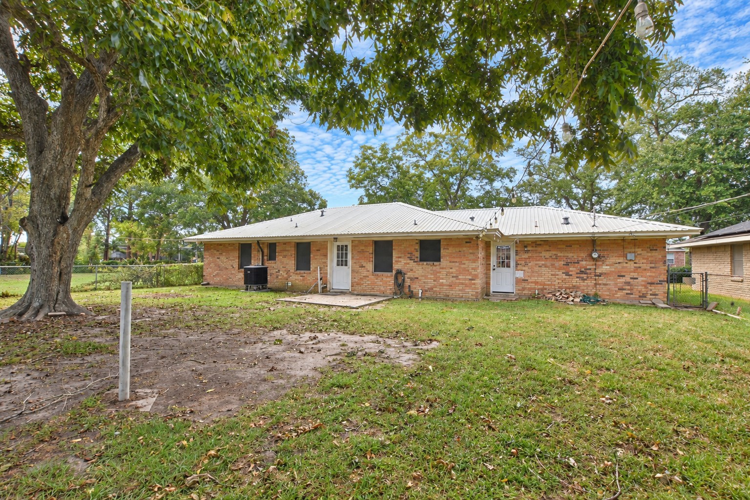 102 S Noble Road, Texas City, TX 77591