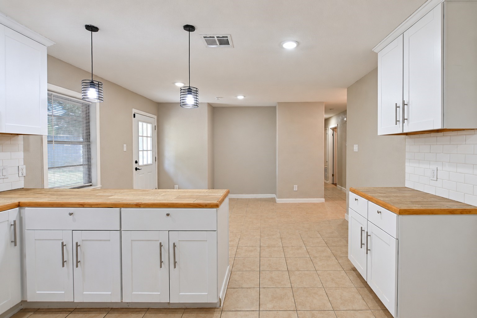 102 S Noble Road, Texas City, TX 77591