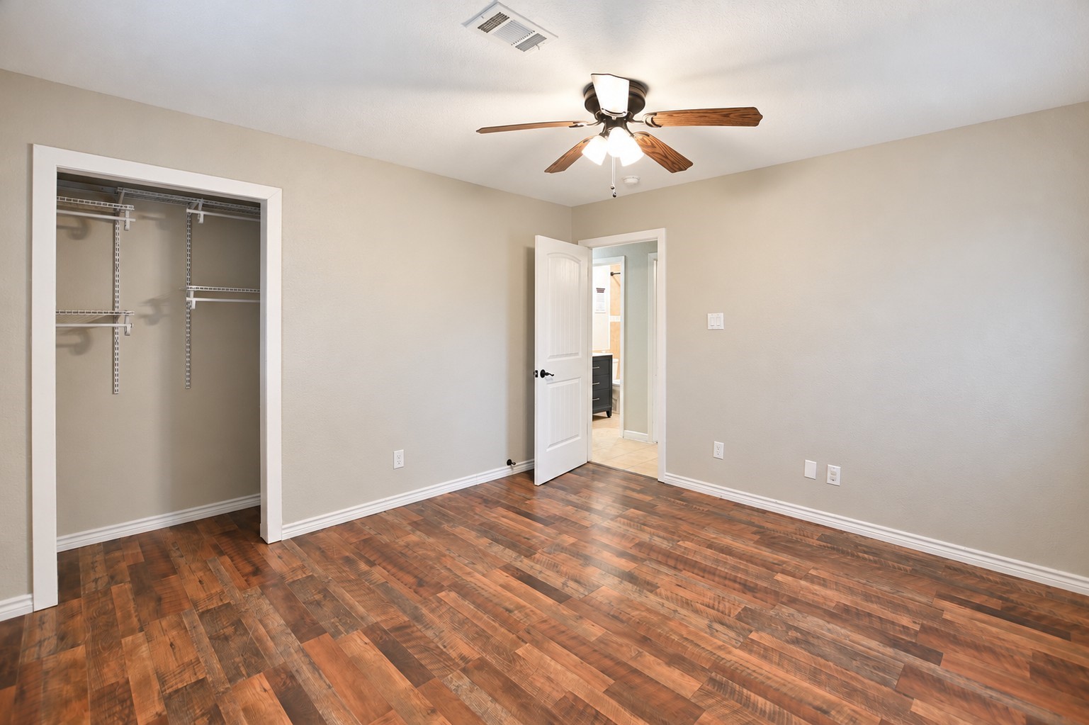 102 S Noble Road, Texas City, TX 77591
