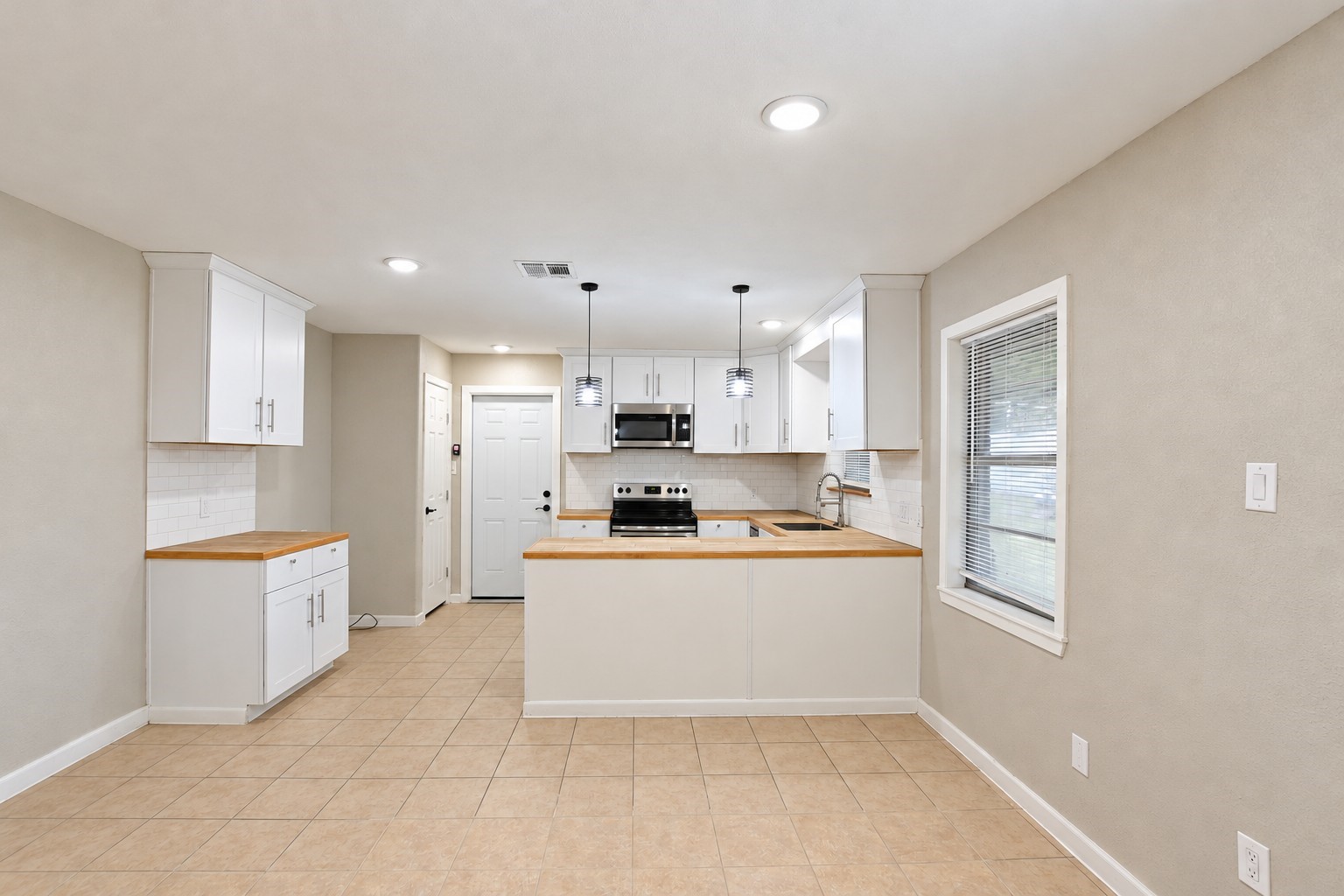102 S Noble Road, Texas City, TX 77591