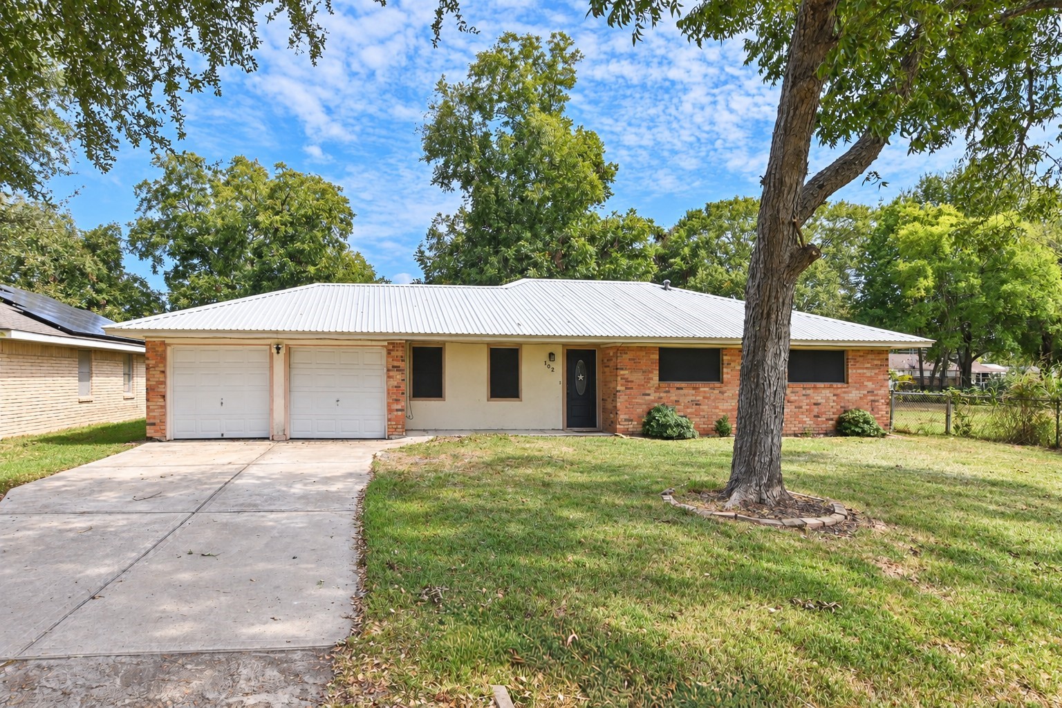 102 S Noble Road, Texas City, TX 77591