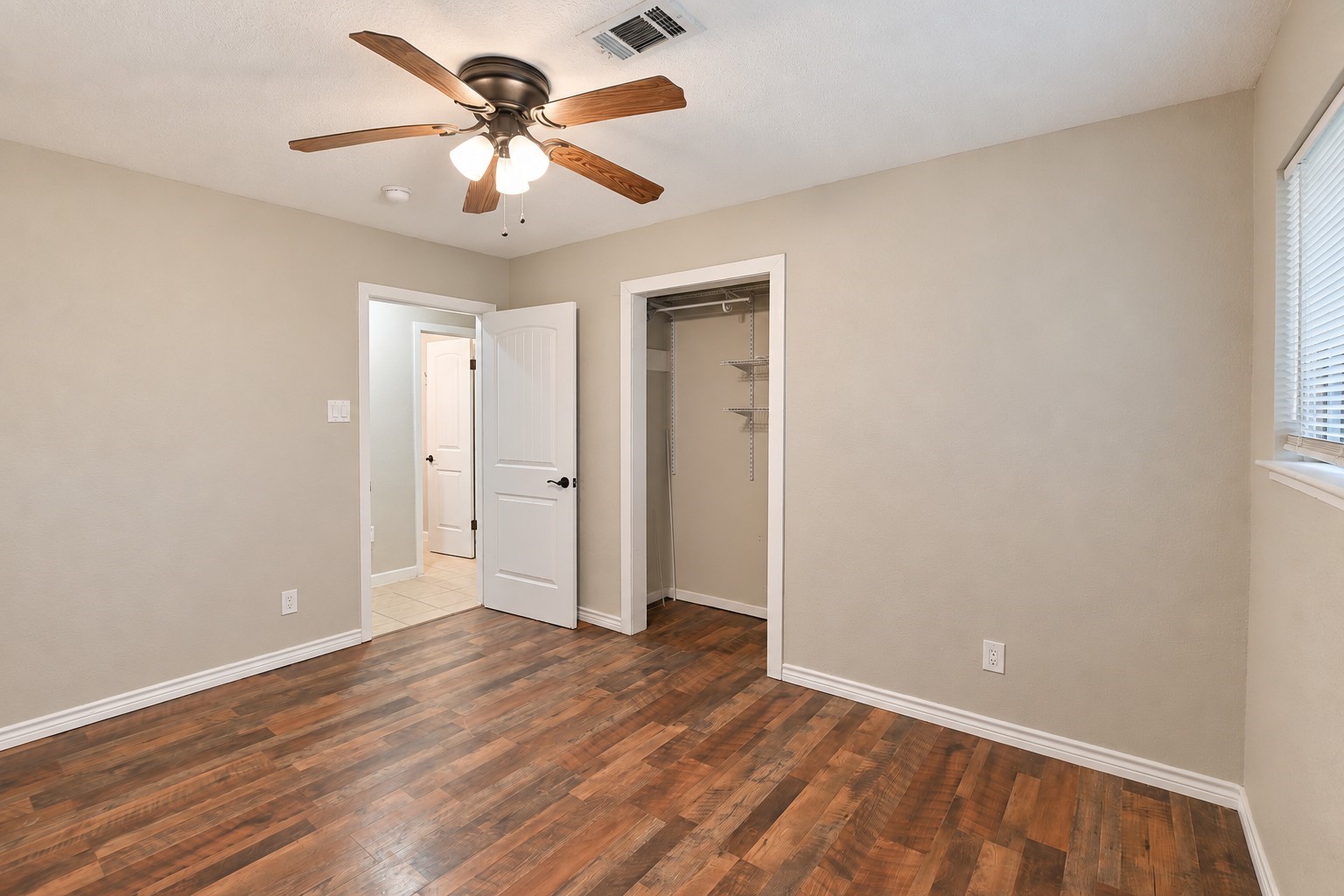 102 S Noble Road, Texas City, TX 77591