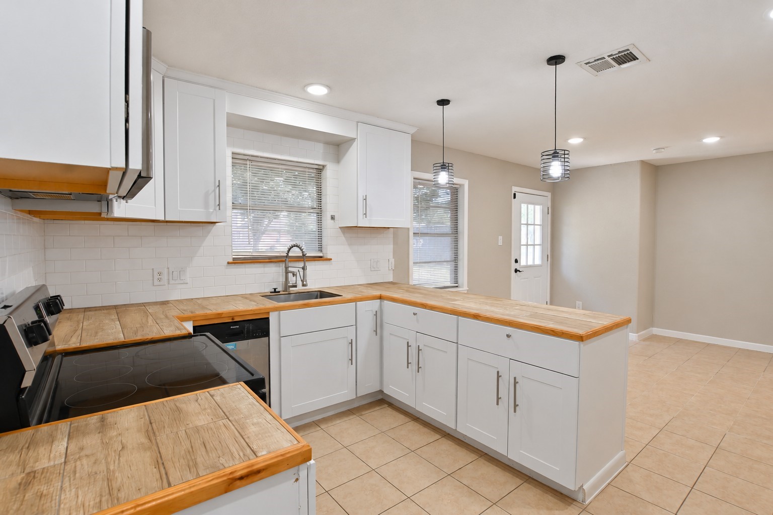 102 S Noble Road, Texas City, TX 77591