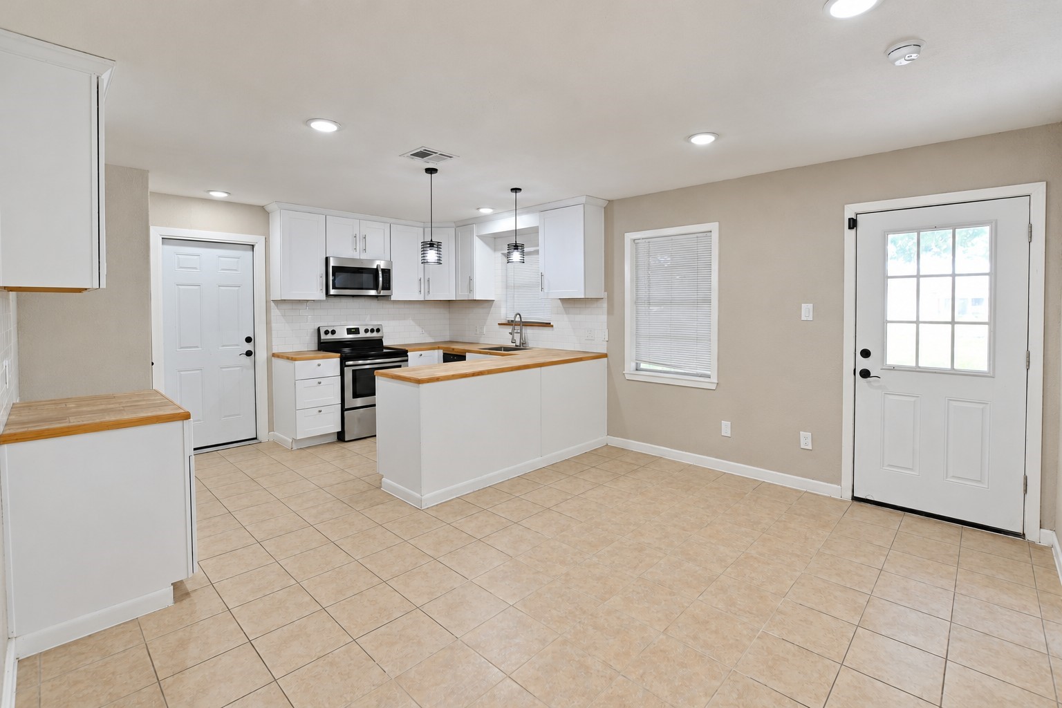 102 S Noble Road, Texas City, TX 77591