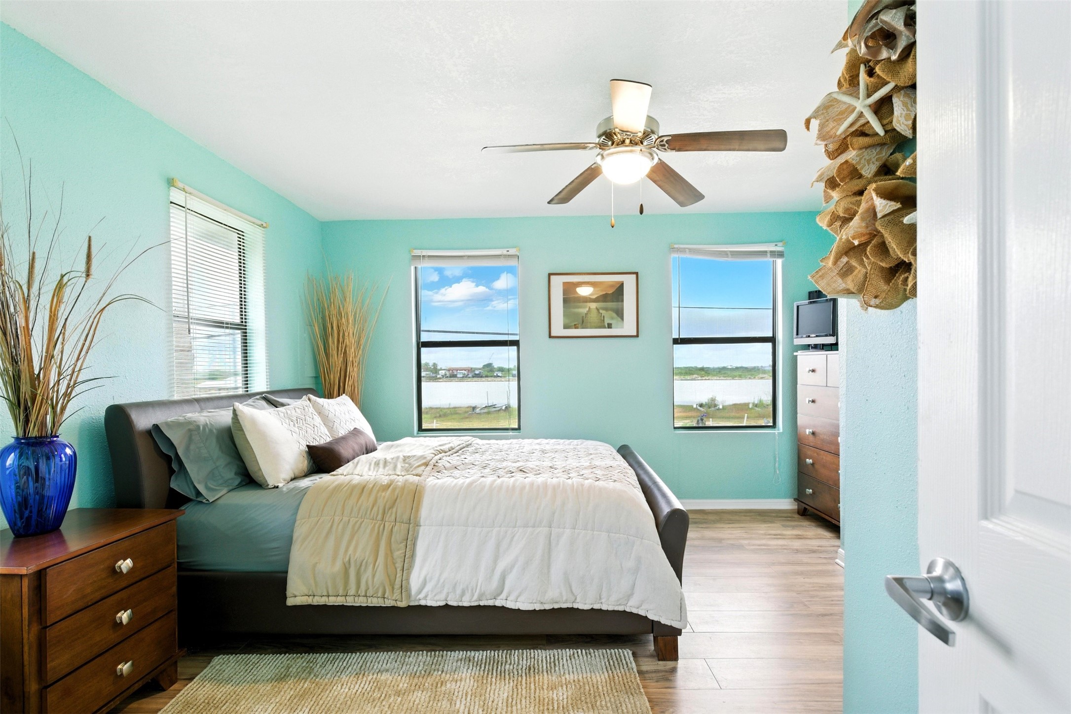 Secondary bedroom