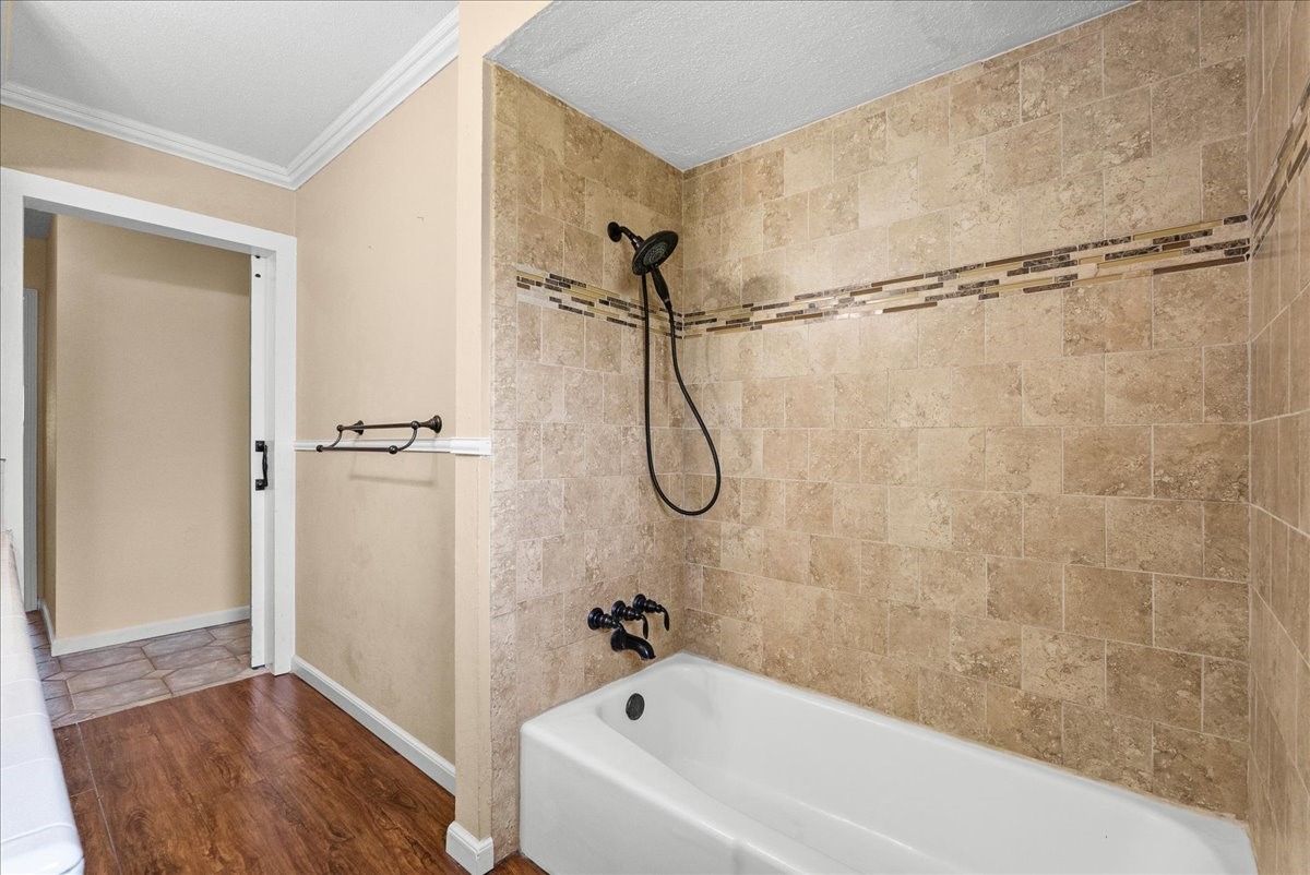 802 Riverside Drive, Alvin, TX 77511