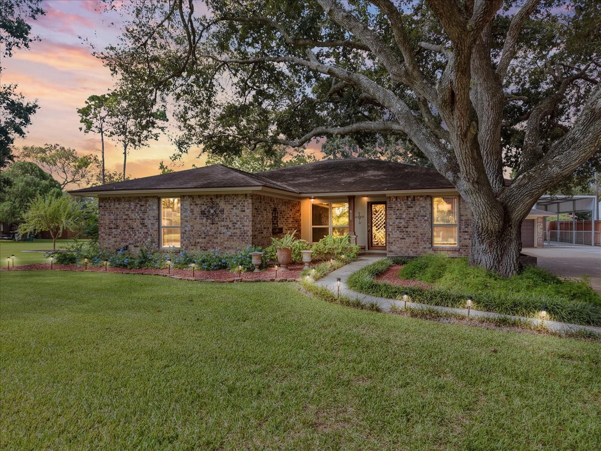 Charming home situated on a quiet cul-de-sac with beautiful landscaping and mature trees Charming home situated on a quiet cul-de-sac with beautiful landscaping and mature trees