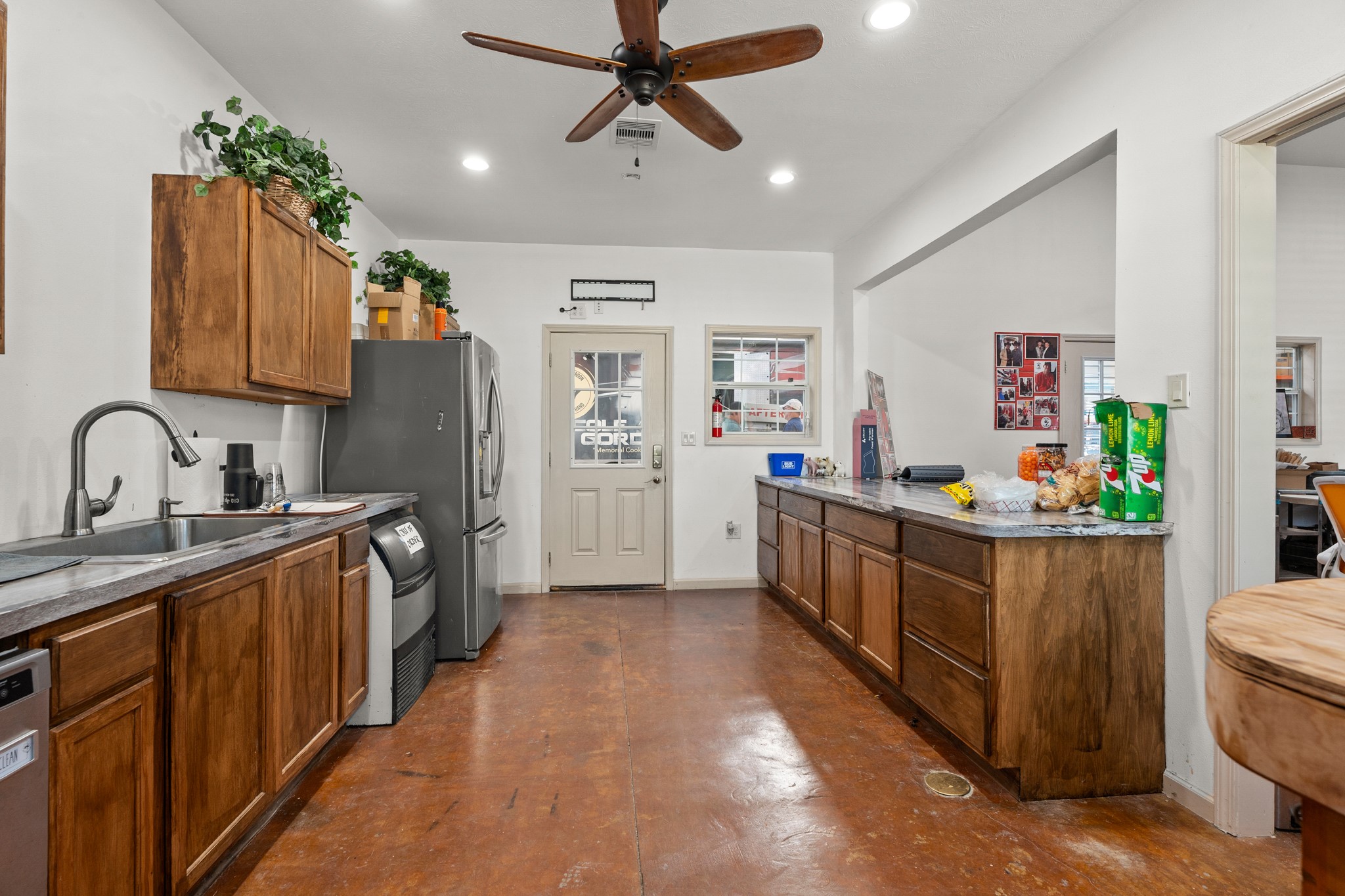 2576 County Road 144, Alvin, TX 77511
