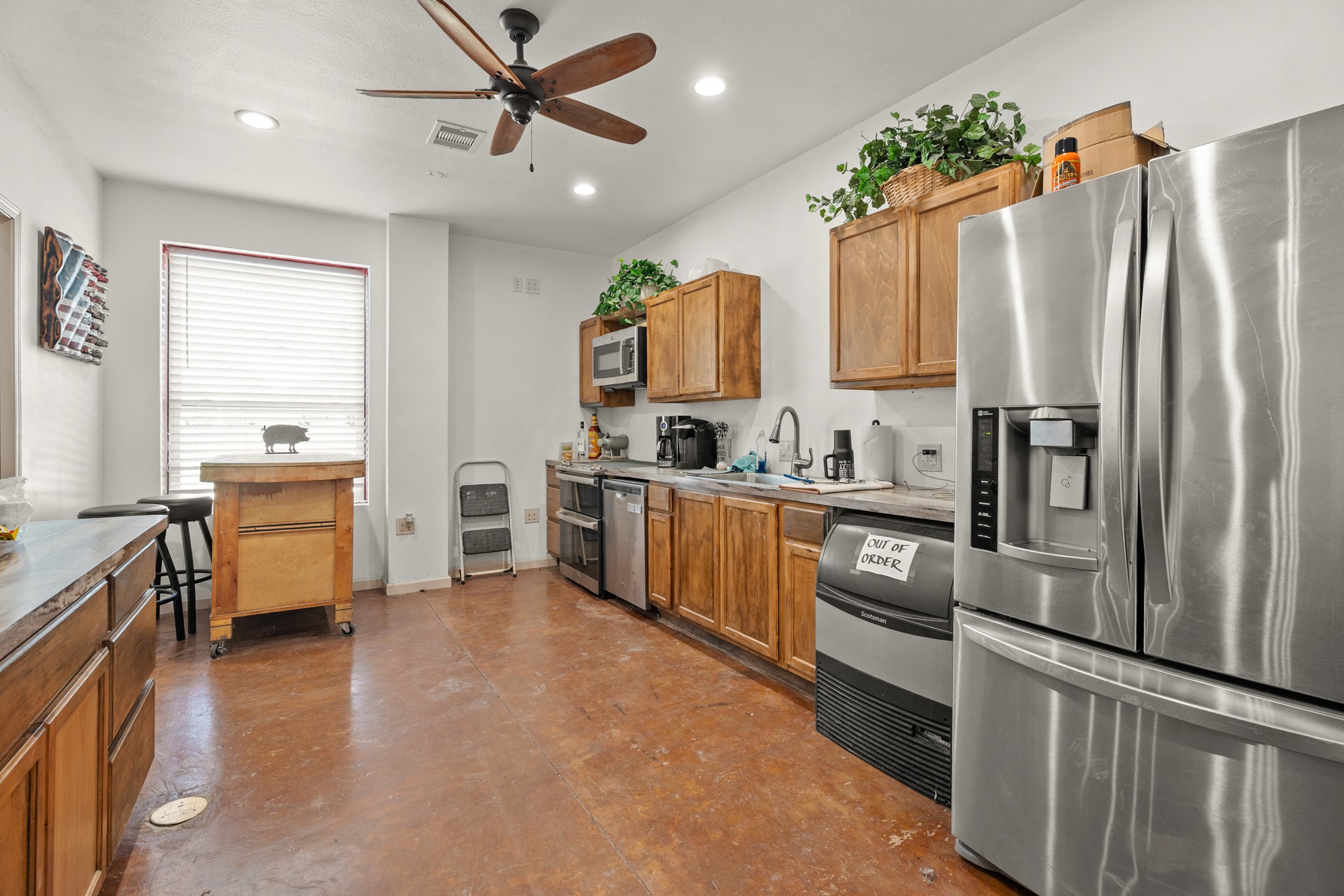 2576 County Road 144, Alvin, TX 77511