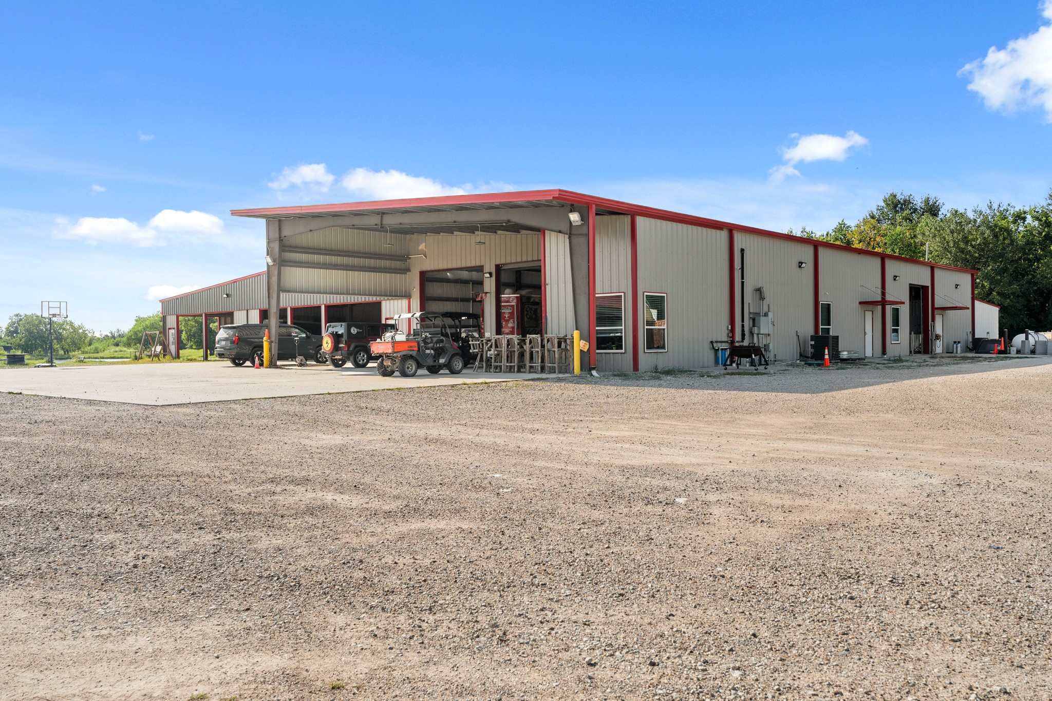 2576 County Road 144, Alvin, TX 77511