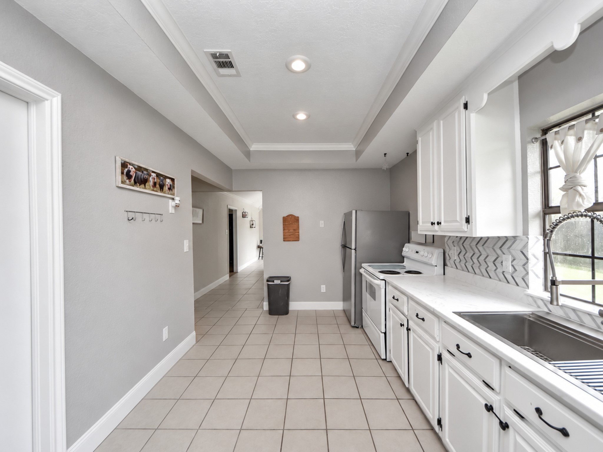 Guest Kitchen great for morning breakfast!