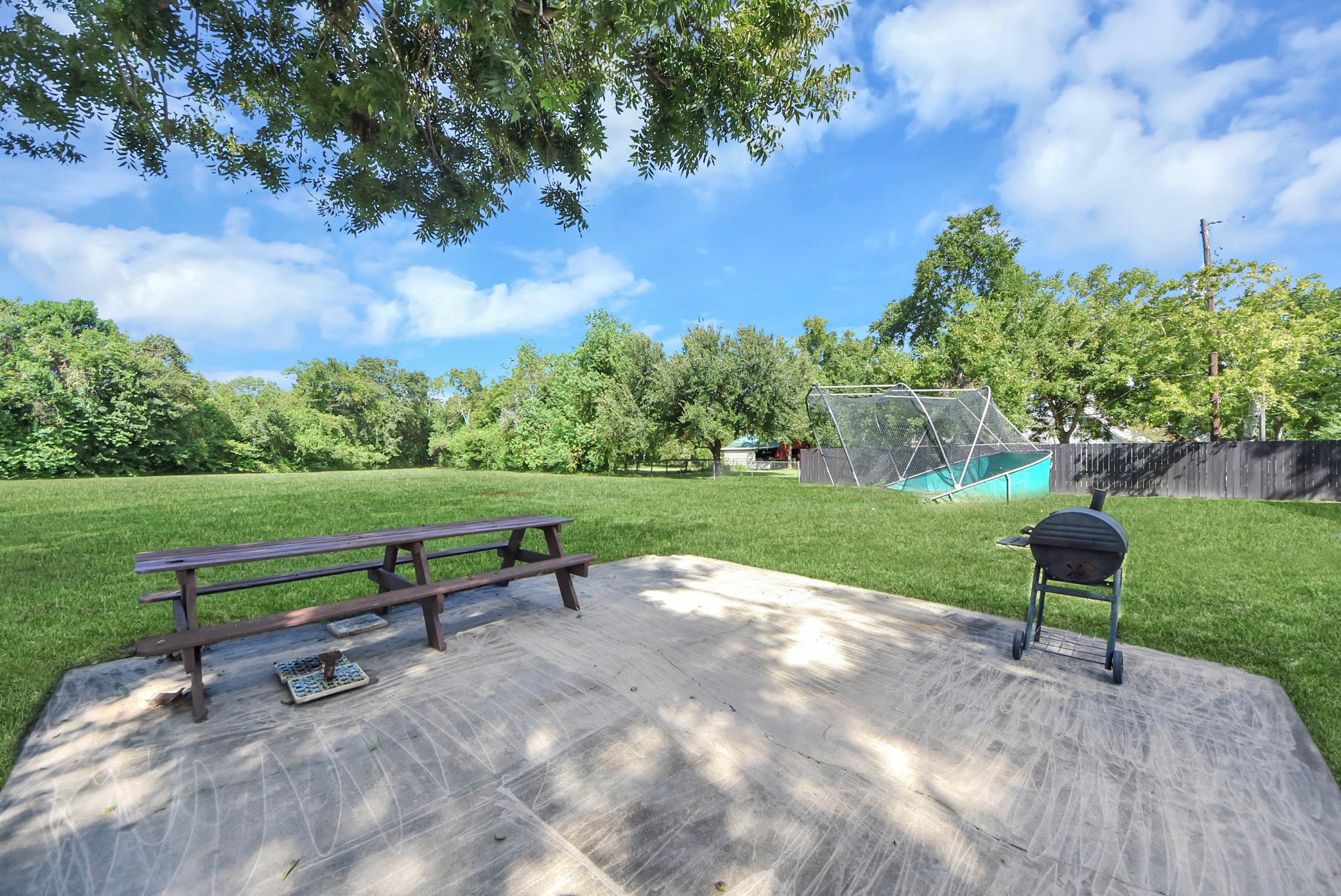 A baseball field in the back for those family reunions!