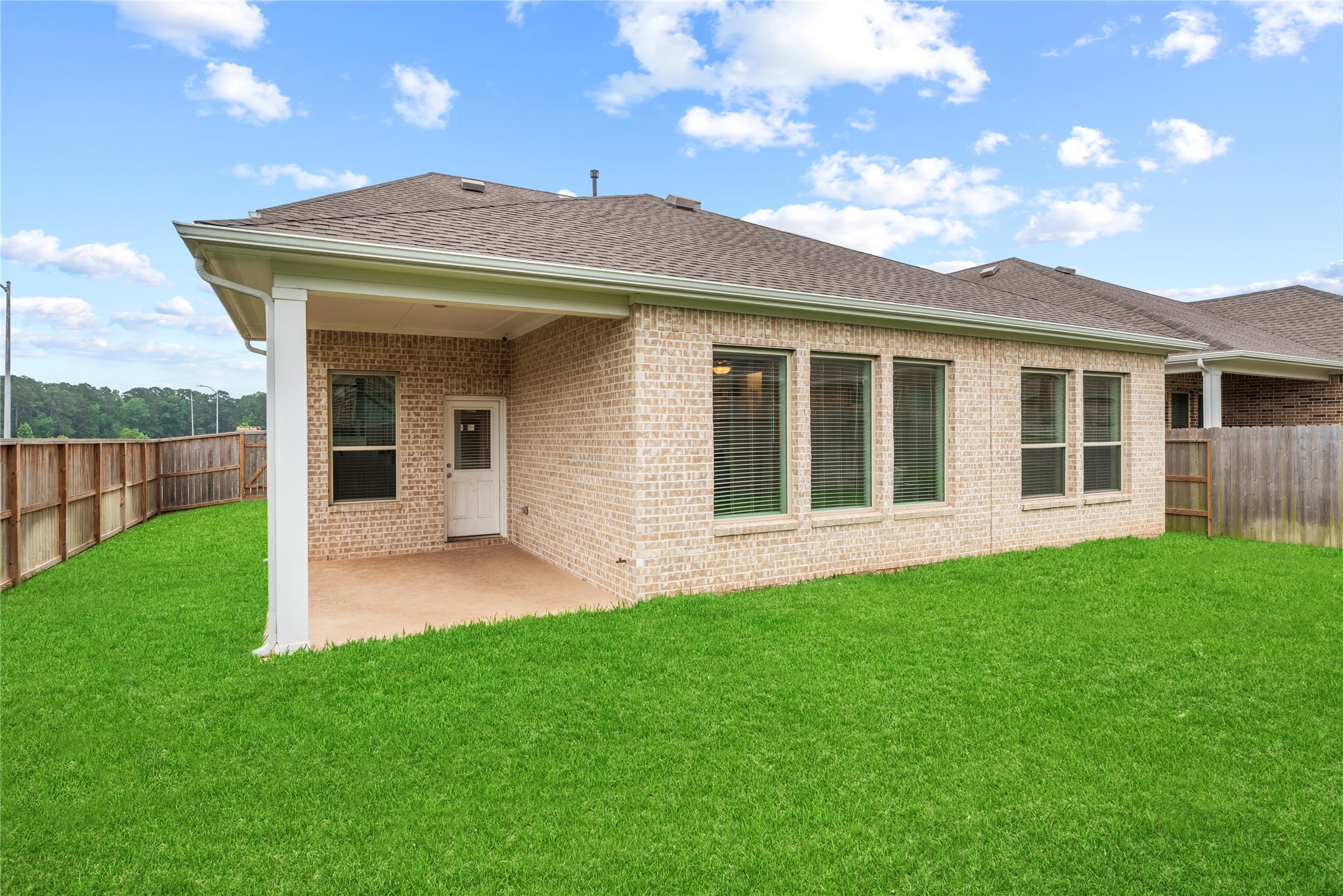 1253 Wandering Brook Street, Magnolia, TX 77354