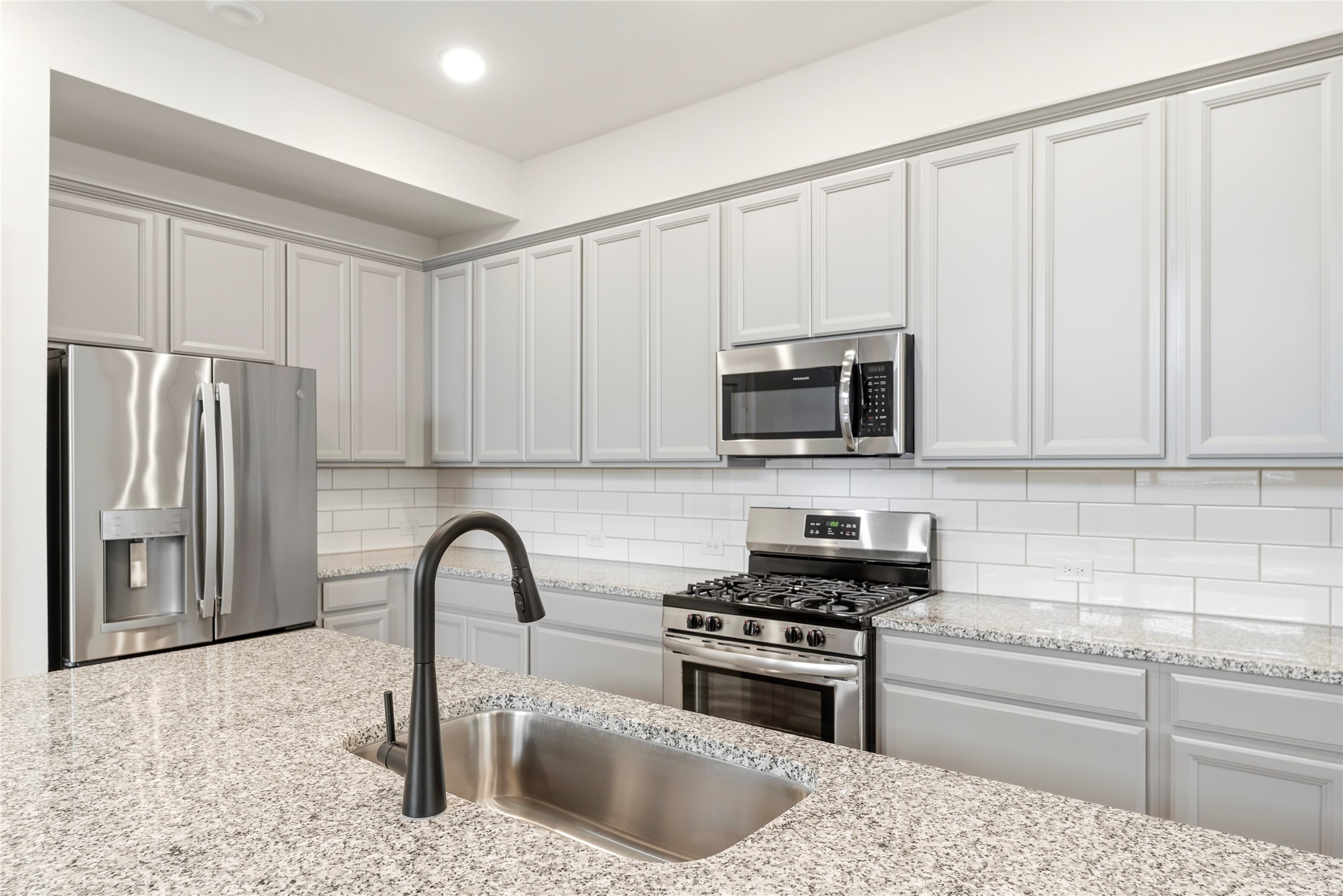1253 Wandering Brook Street, Magnolia, TX 77354