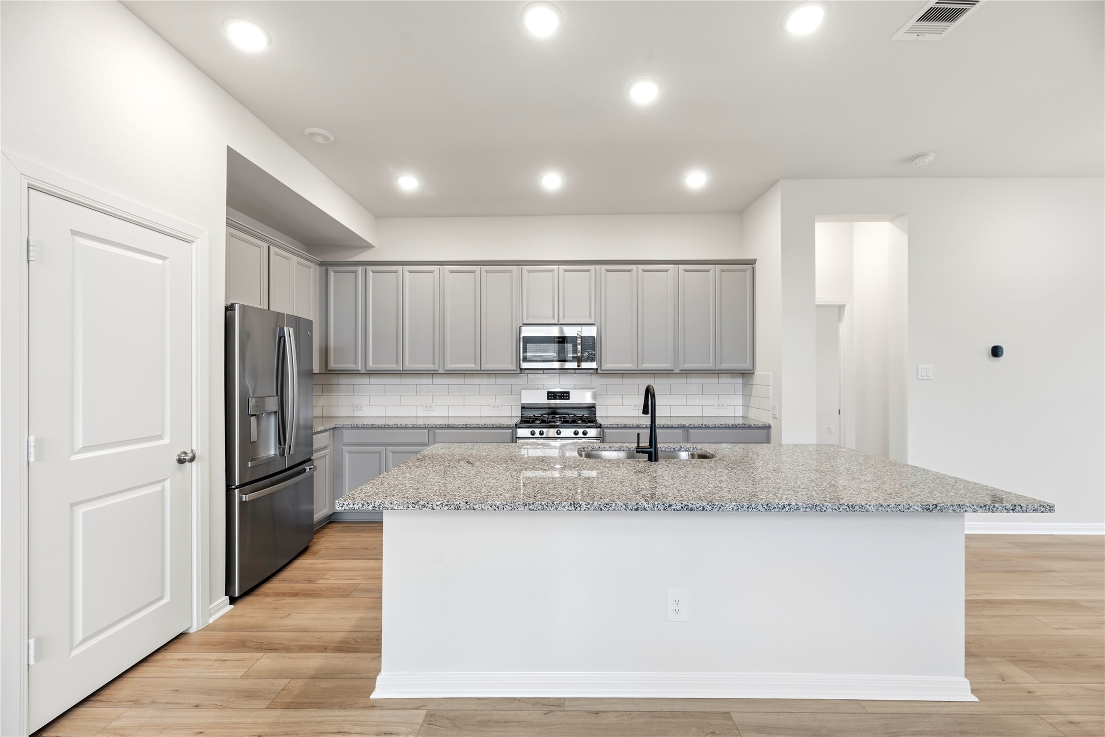 1253 Wandering Brook Street, Magnolia, TX 77354