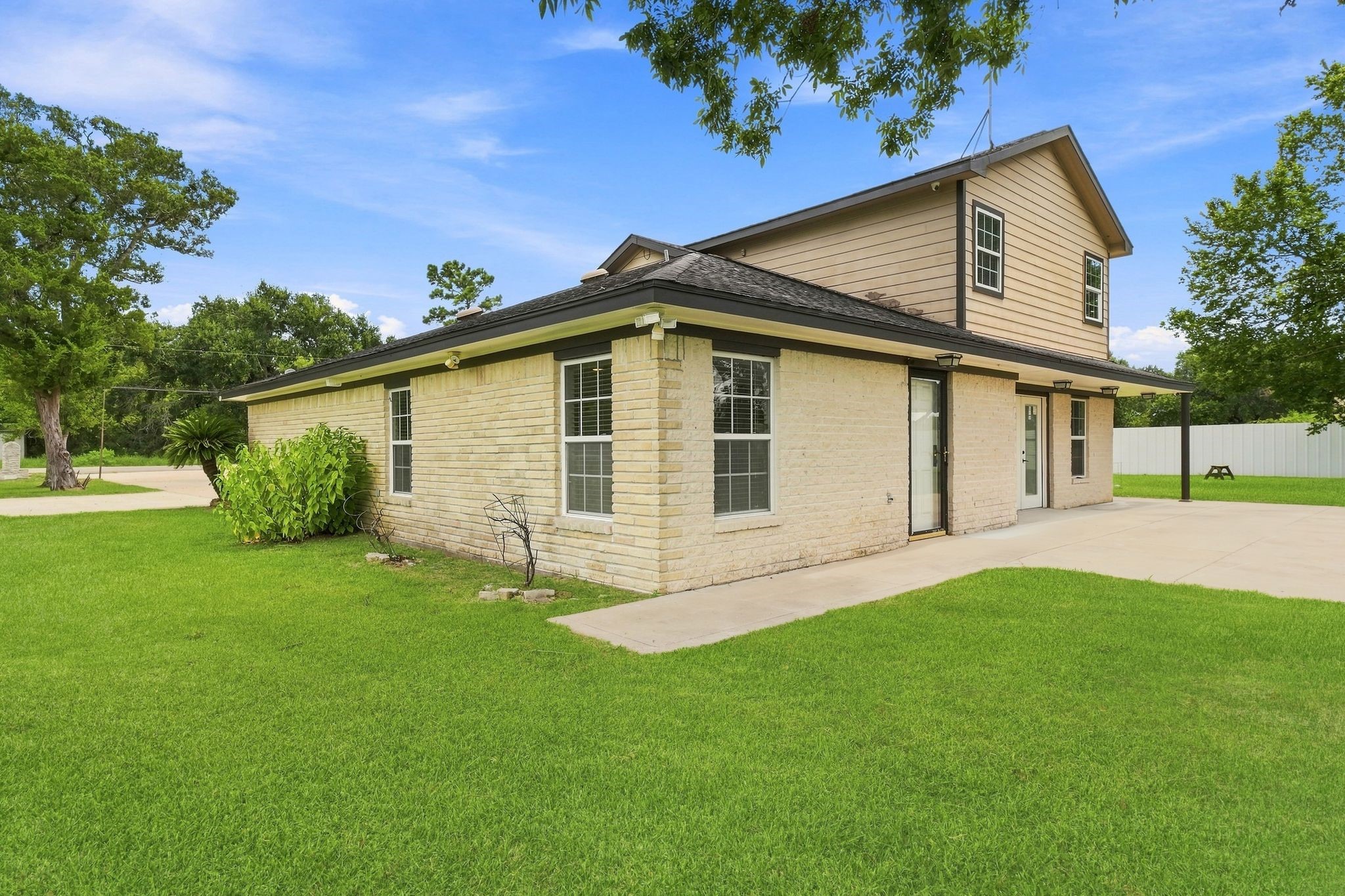 5930 County Road 396, Alvin, TX 77511