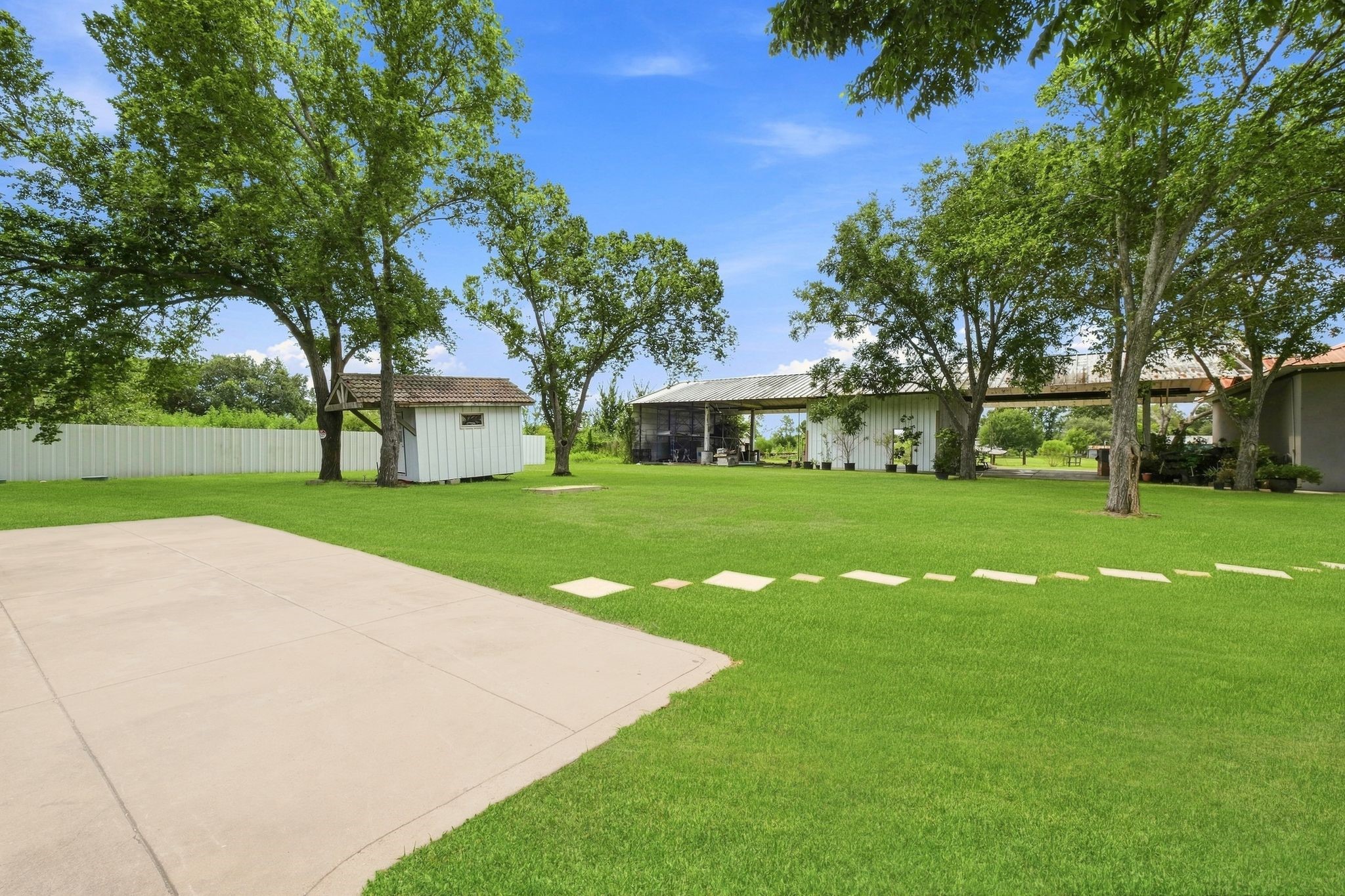 5930 County Road 396, Alvin, TX 77511