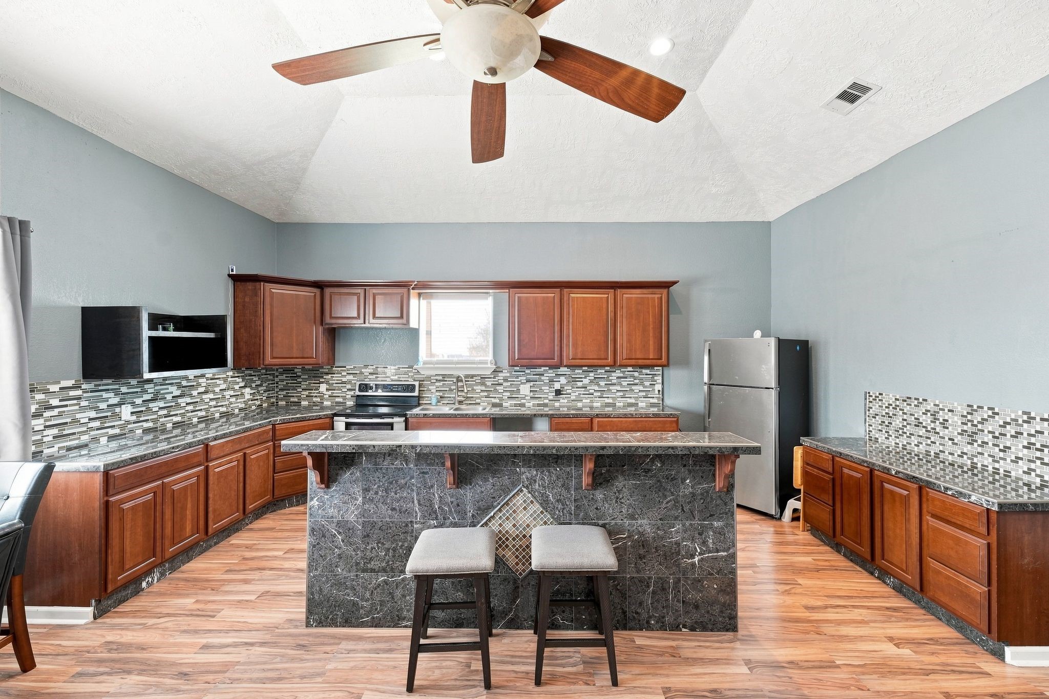 5930 County Road 396, Alvin, TX 77511