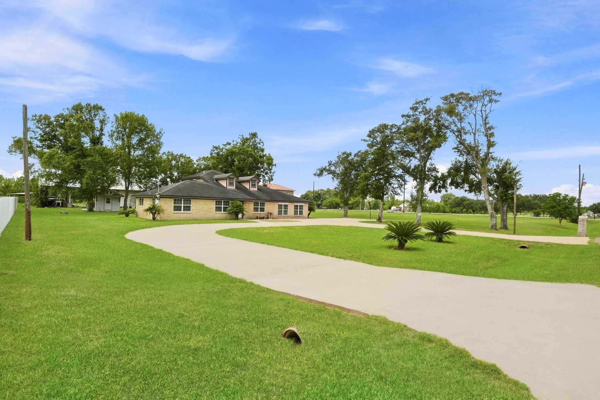 5930 County Road 396, Alvin, TX 77511
