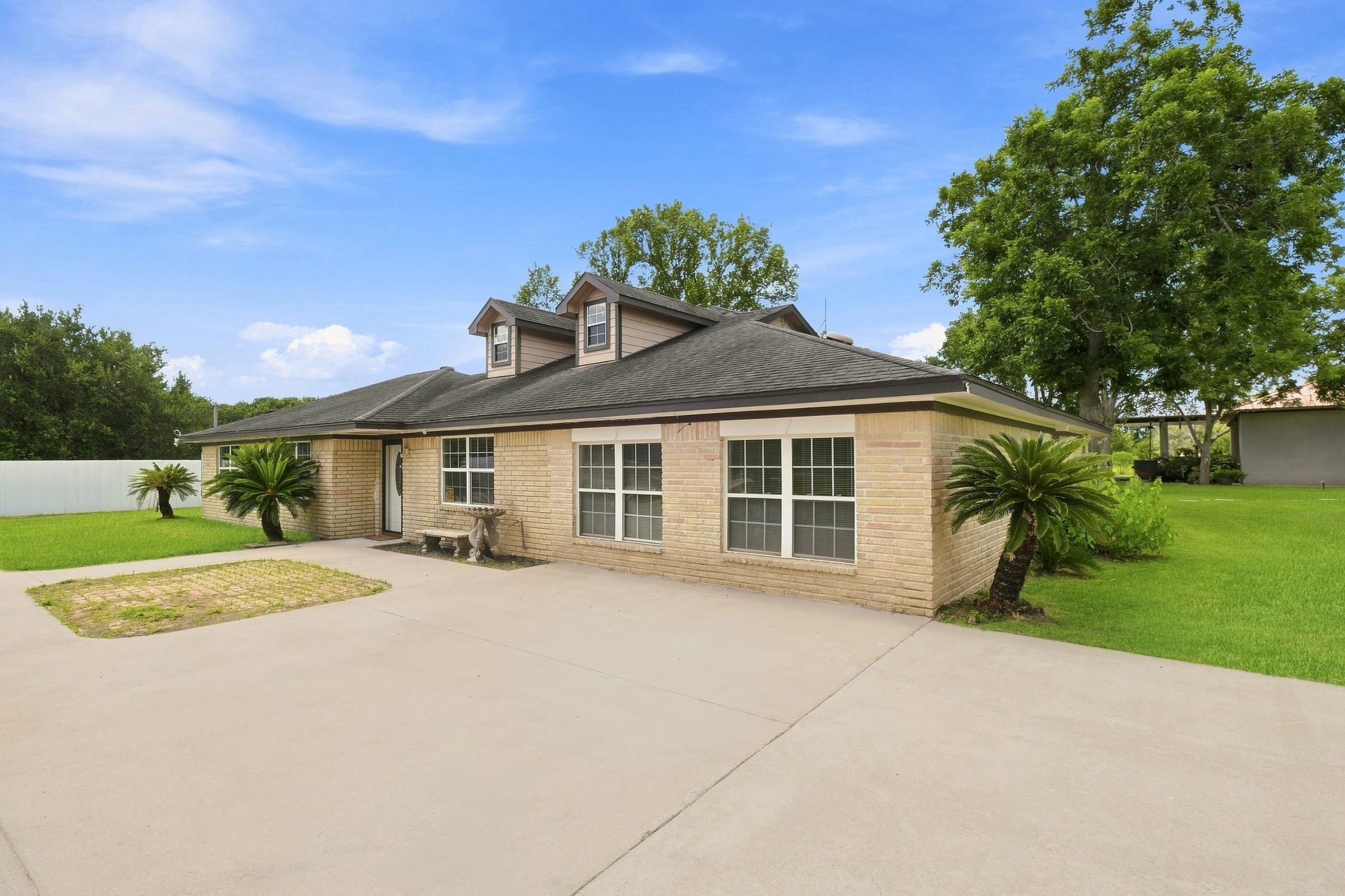 5930 County Road 396, Alvin, TX 77511