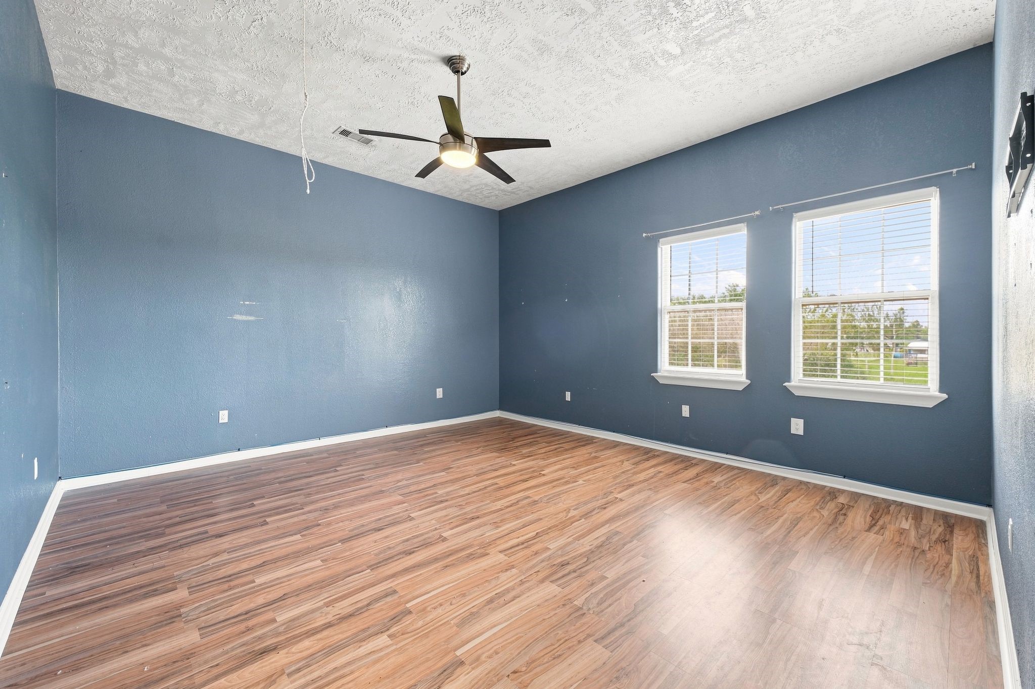 5930 County Road 396, Alvin, TX 77511