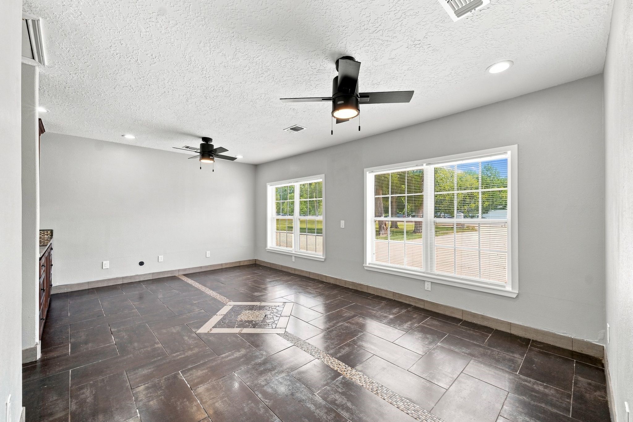 5930 County Road 396, Alvin, TX 77511